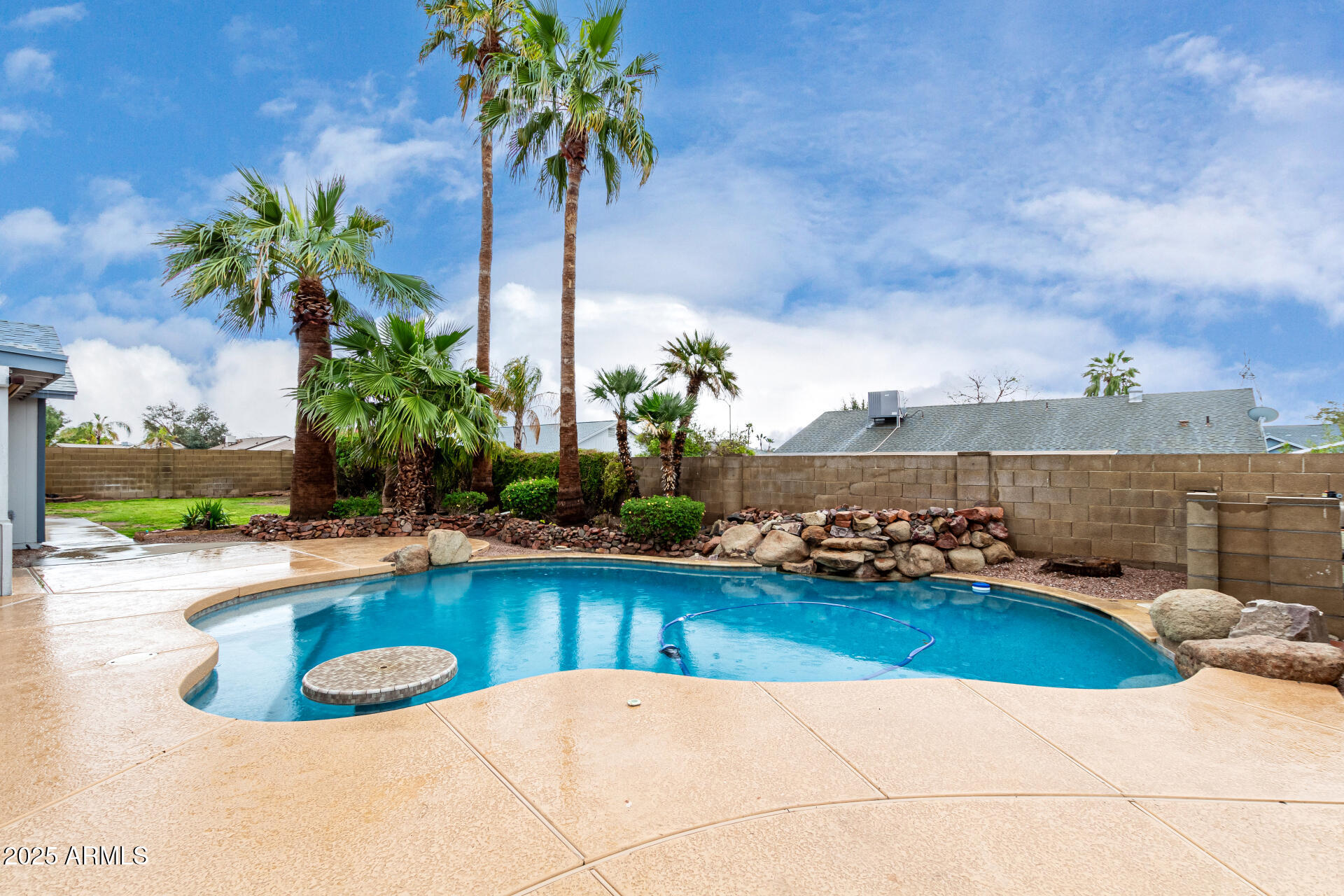 8027 E QUARTERLINE Road
