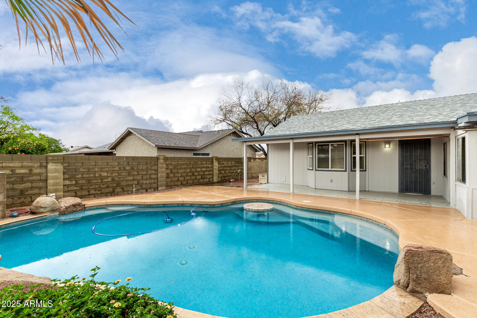 8027 E QUARTERLINE Road