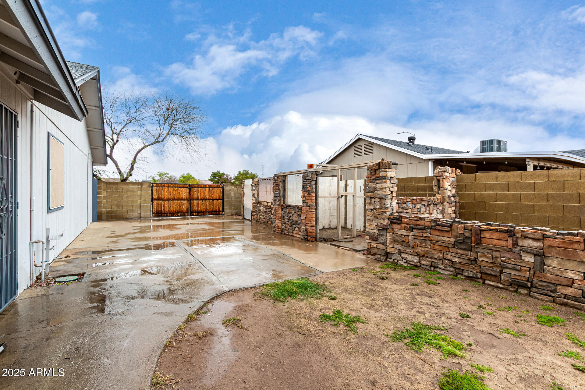8027 E QUARTERLINE Road