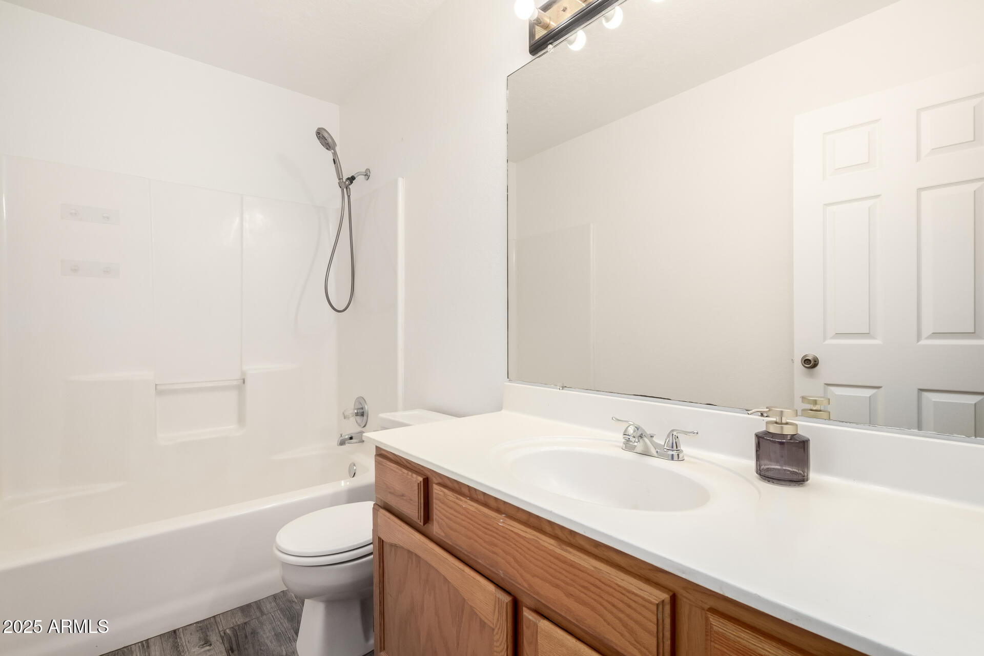 8027 E QUARTERLINE Road