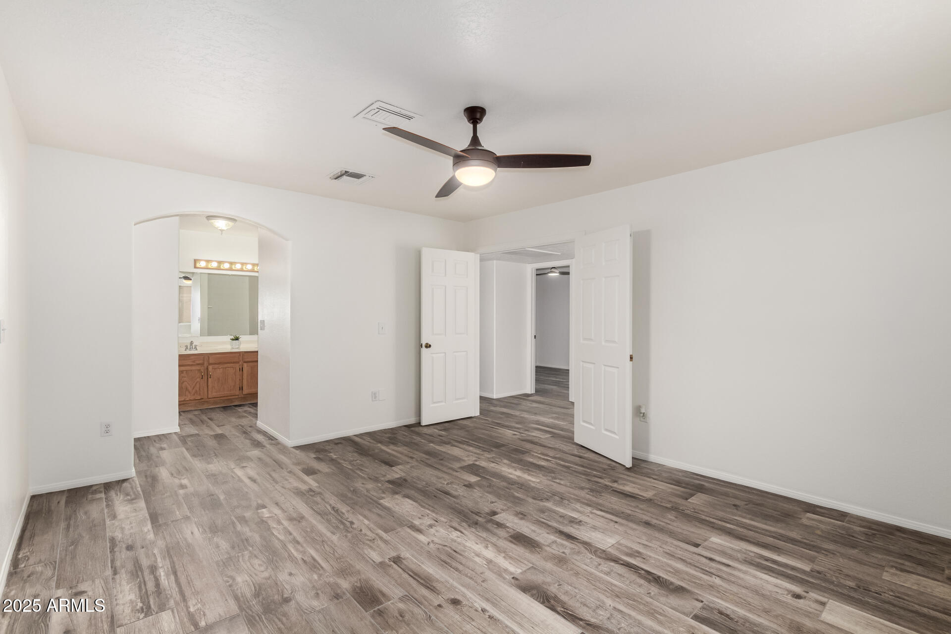 8027 E QUARTERLINE Road