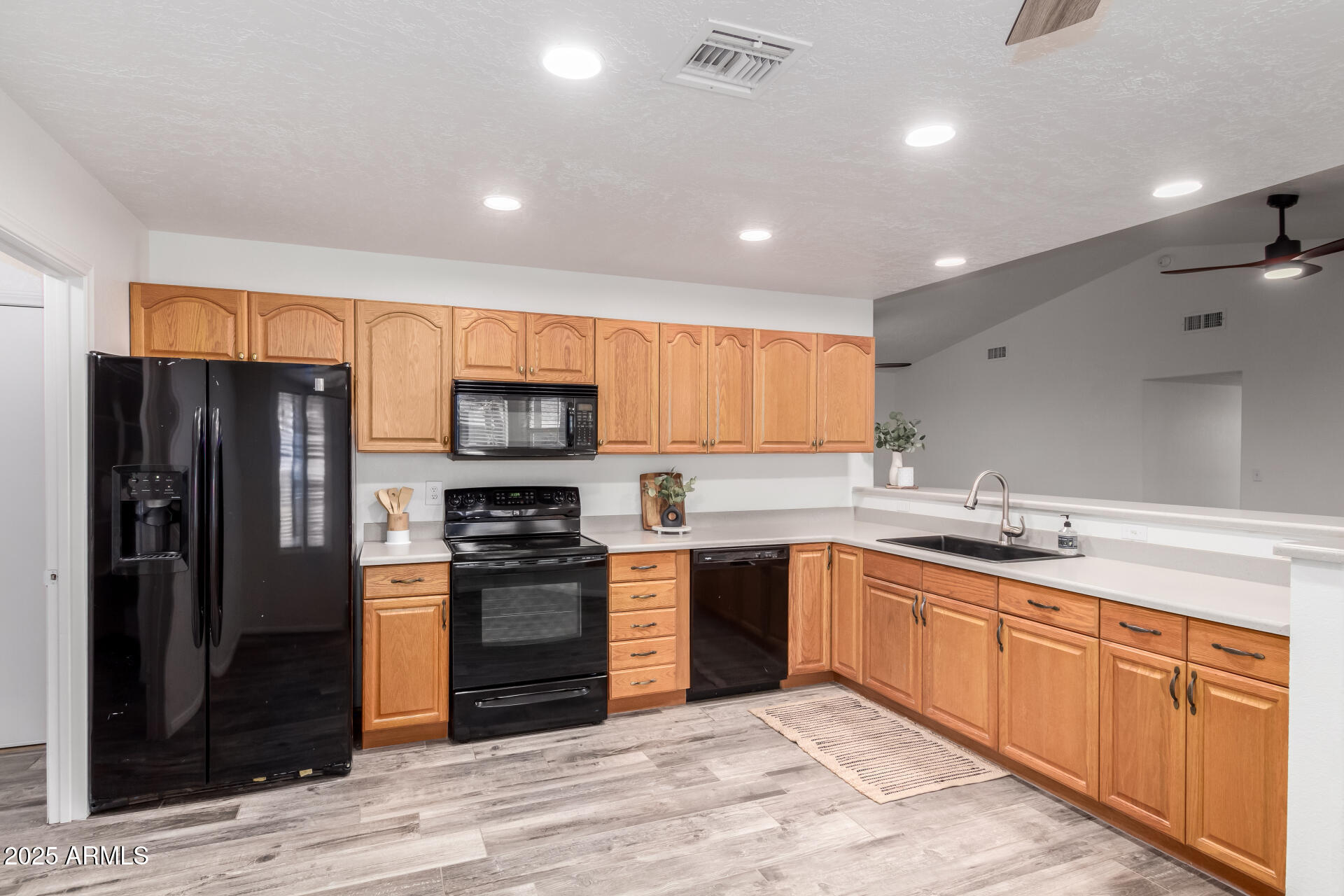 8027 E QUARTERLINE Road