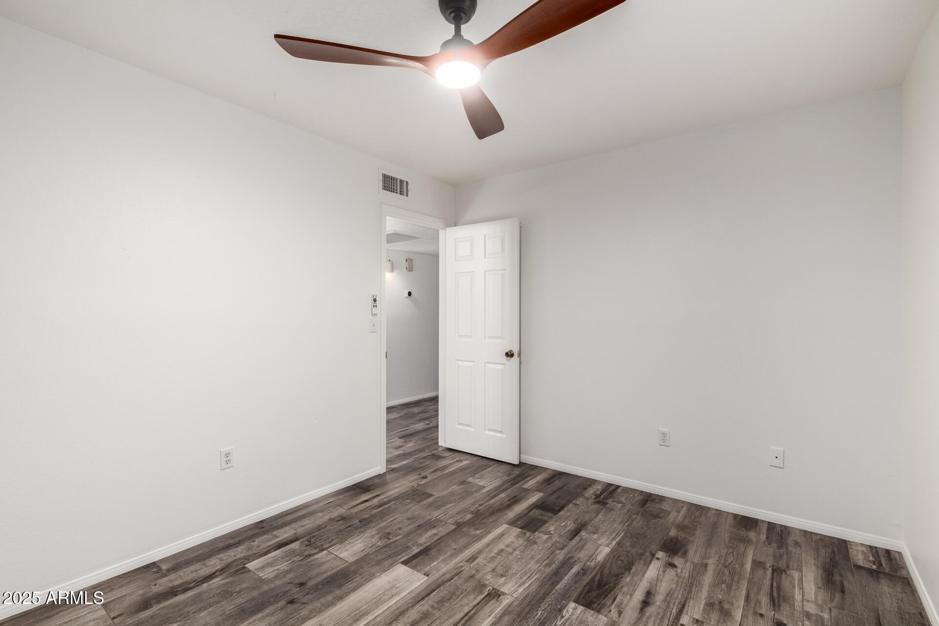 8027 E QUARTERLINE Road