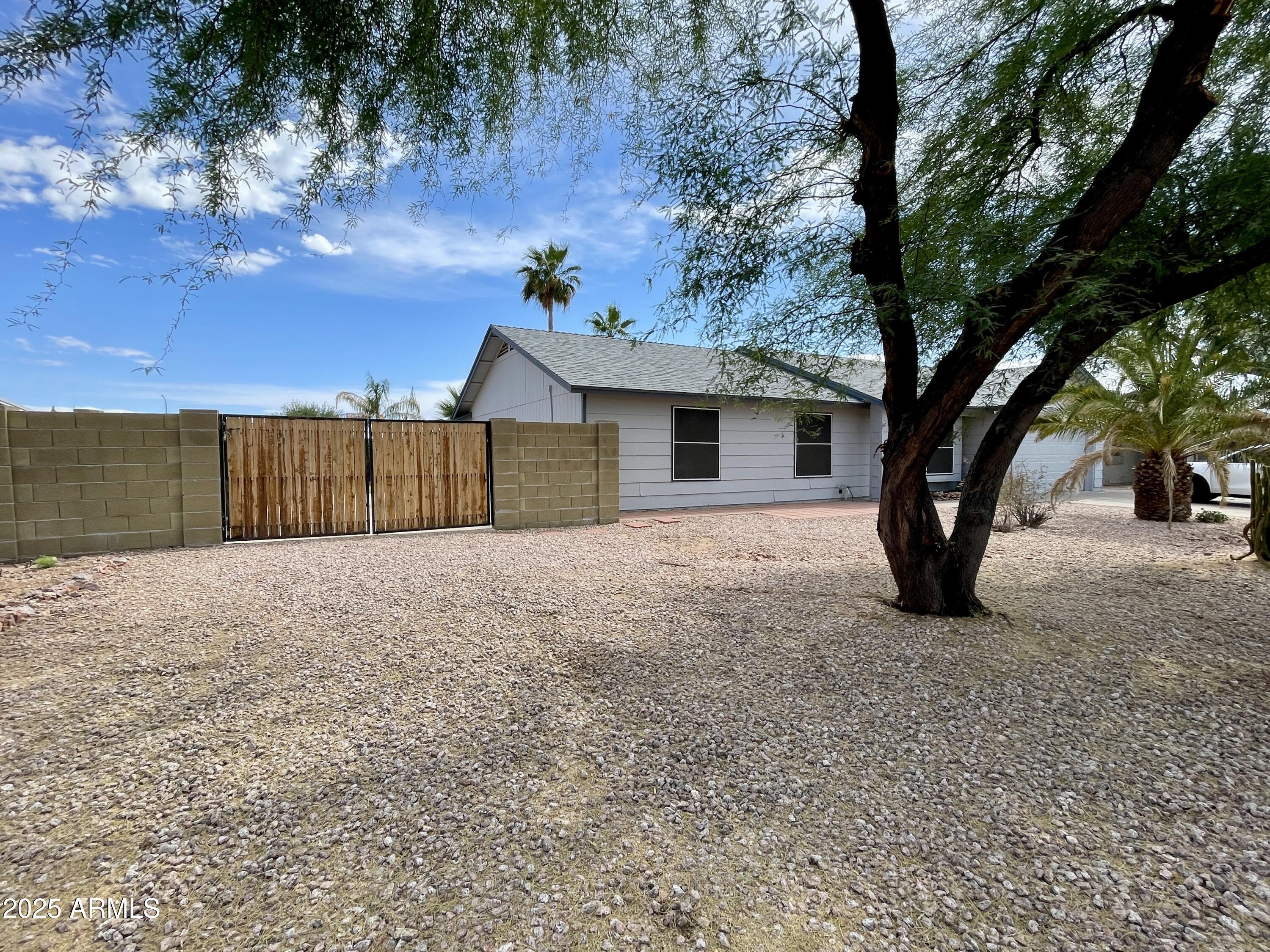 8027 E QUARTERLINE Road
