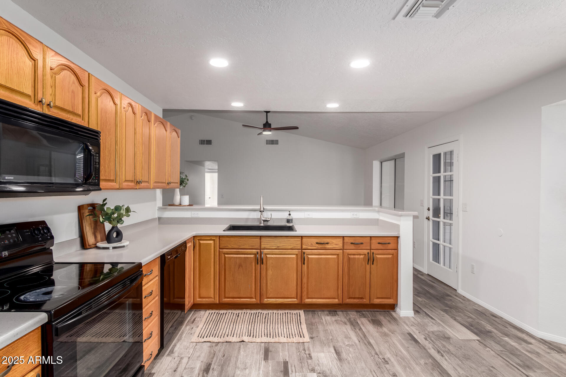 8027 E QUARTERLINE Road