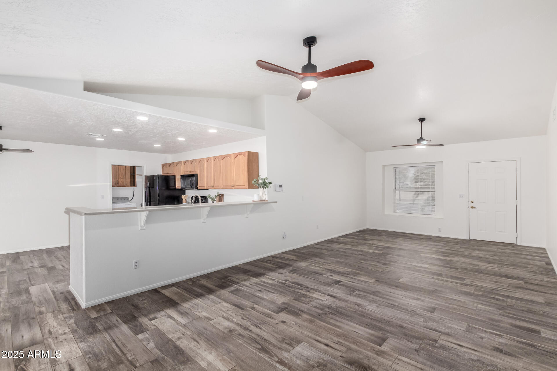 8027 E QUARTERLINE Road