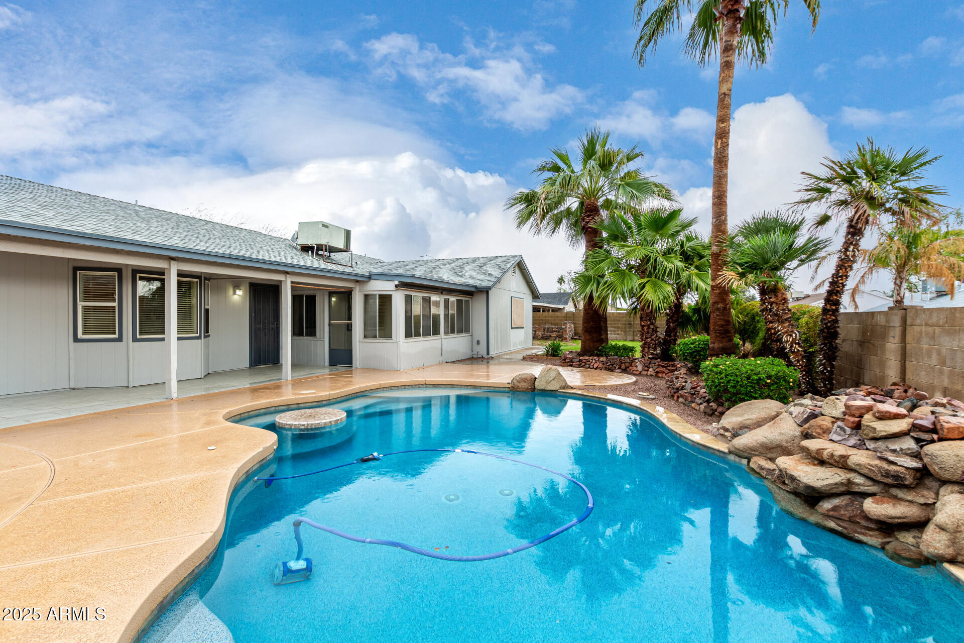 8027 E QUARTERLINE Road