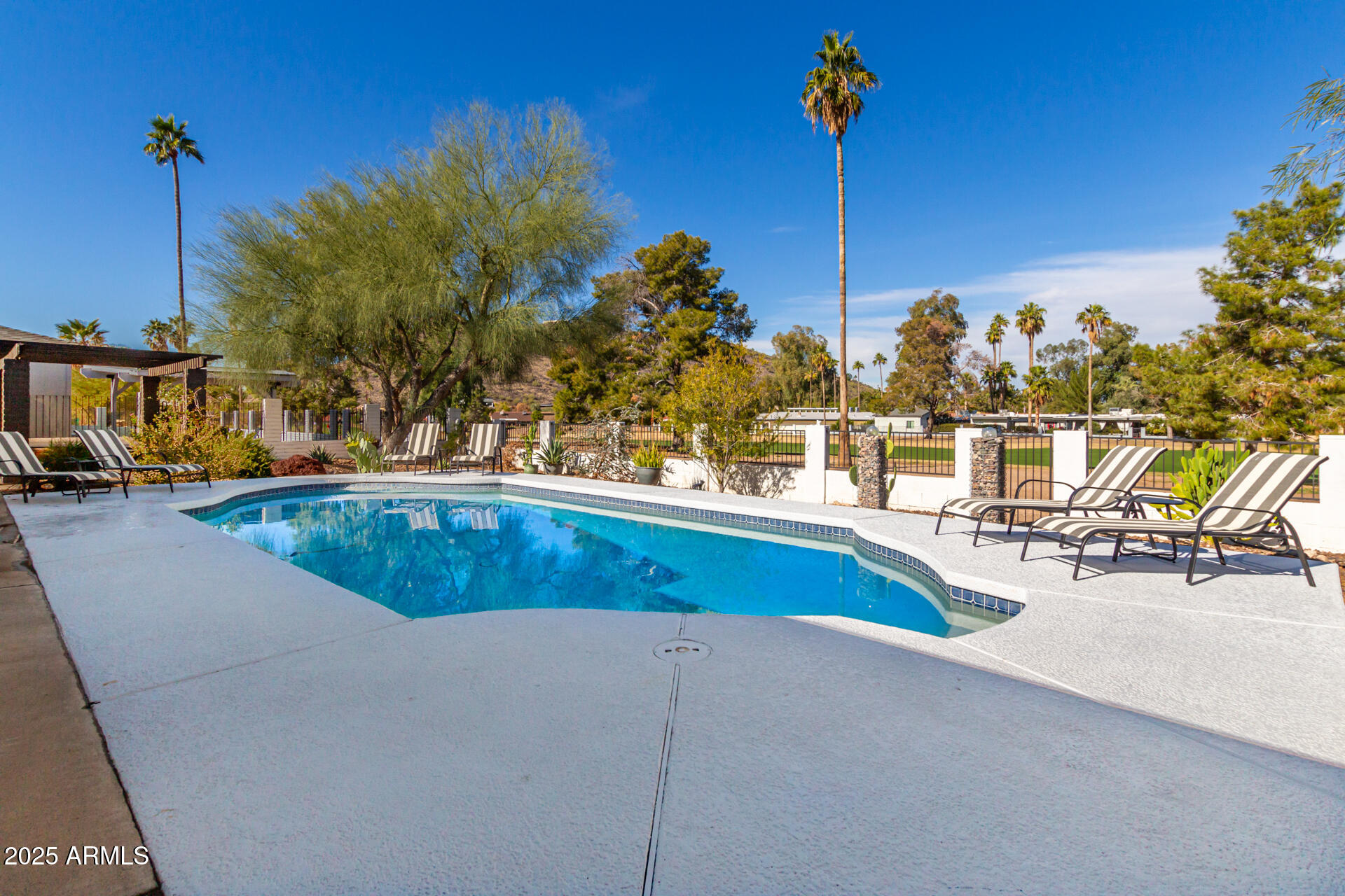 544 W THUNDERBIRD Road