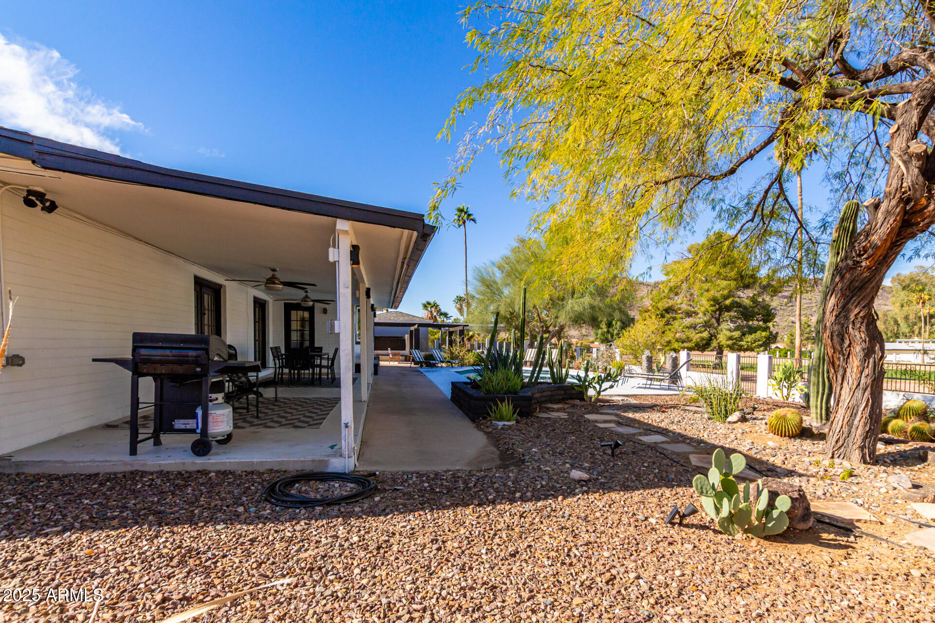 544 W THUNDERBIRD Road