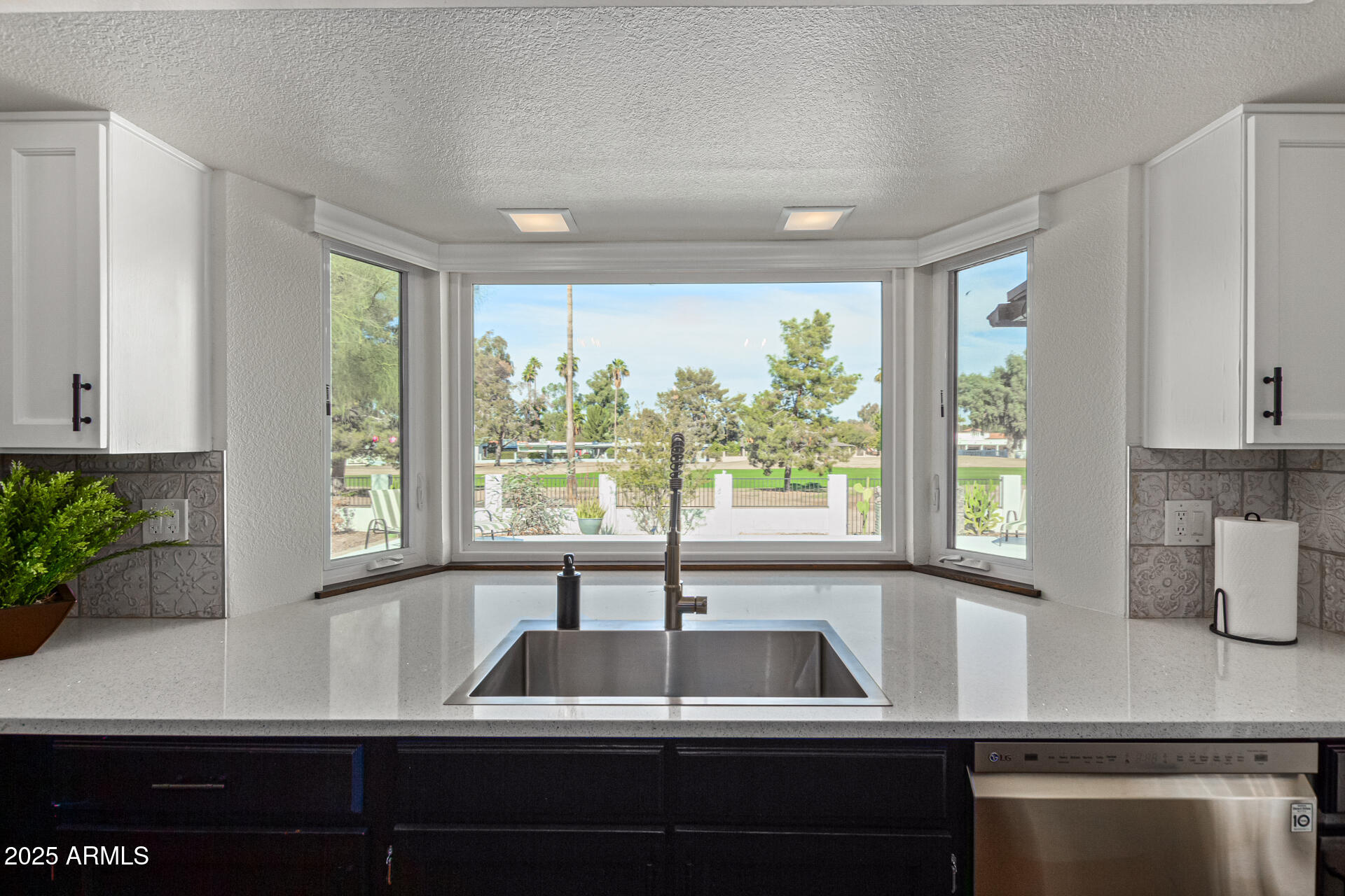 544 W THUNDERBIRD Road