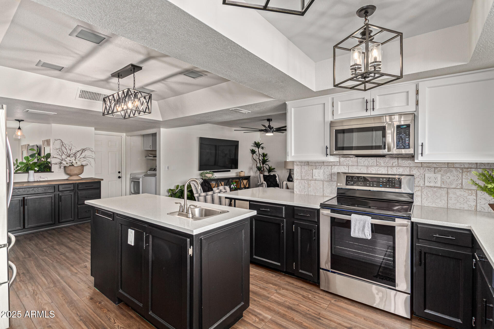 544 W THUNDERBIRD Road