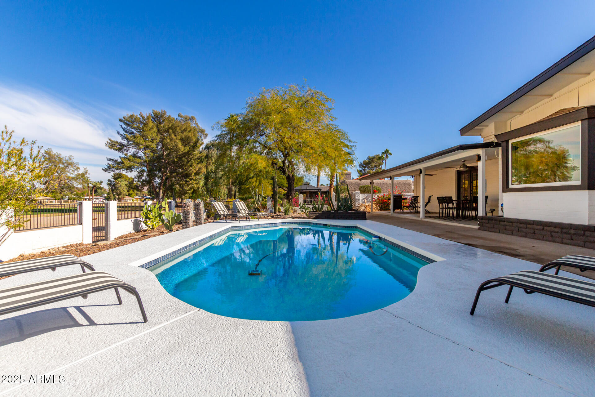 544 W THUNDERBIRD Road