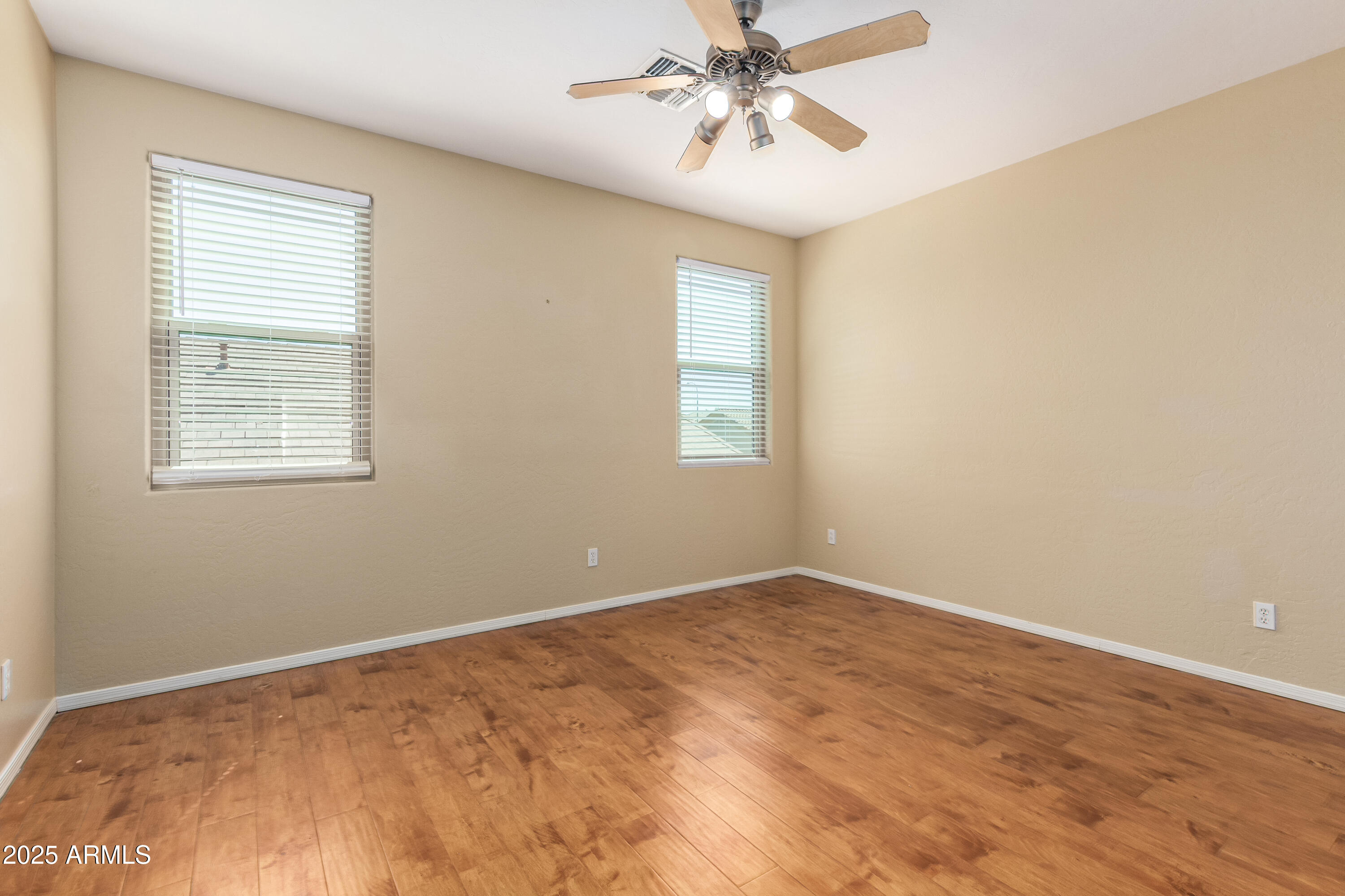 3437 E KINGBIRD Place