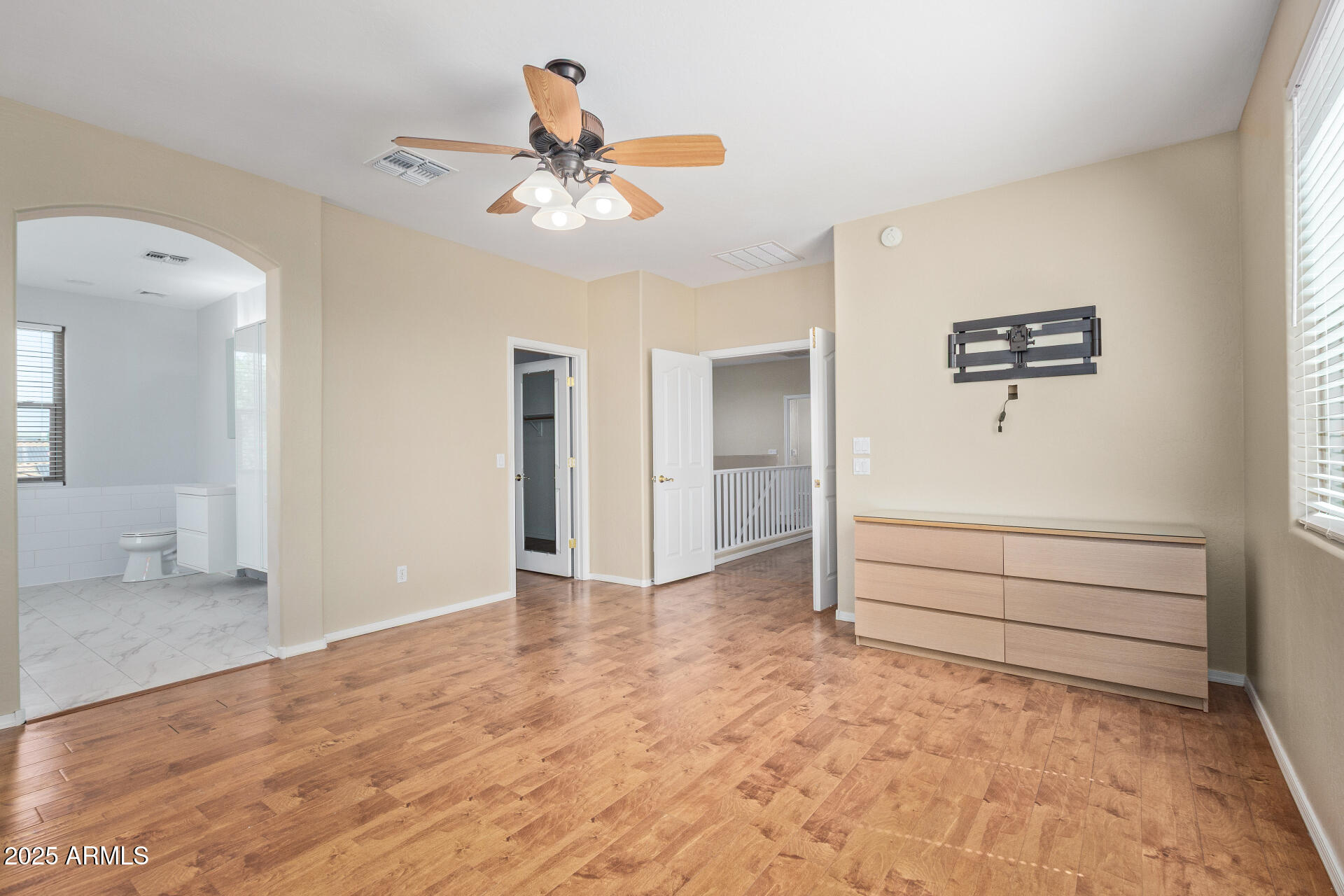 3437 E KINGBIRD Place