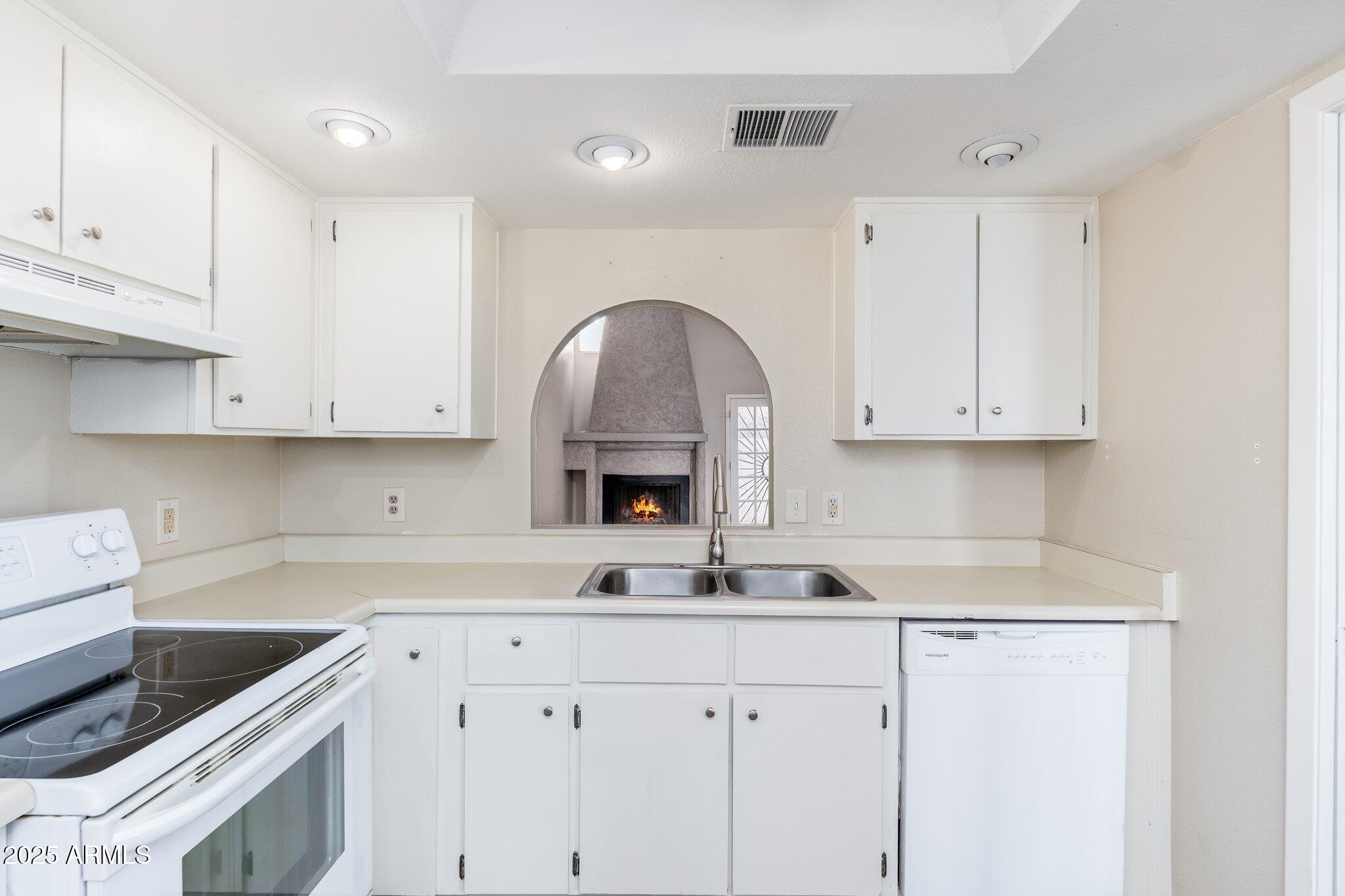1217 N MILLER Road, 23