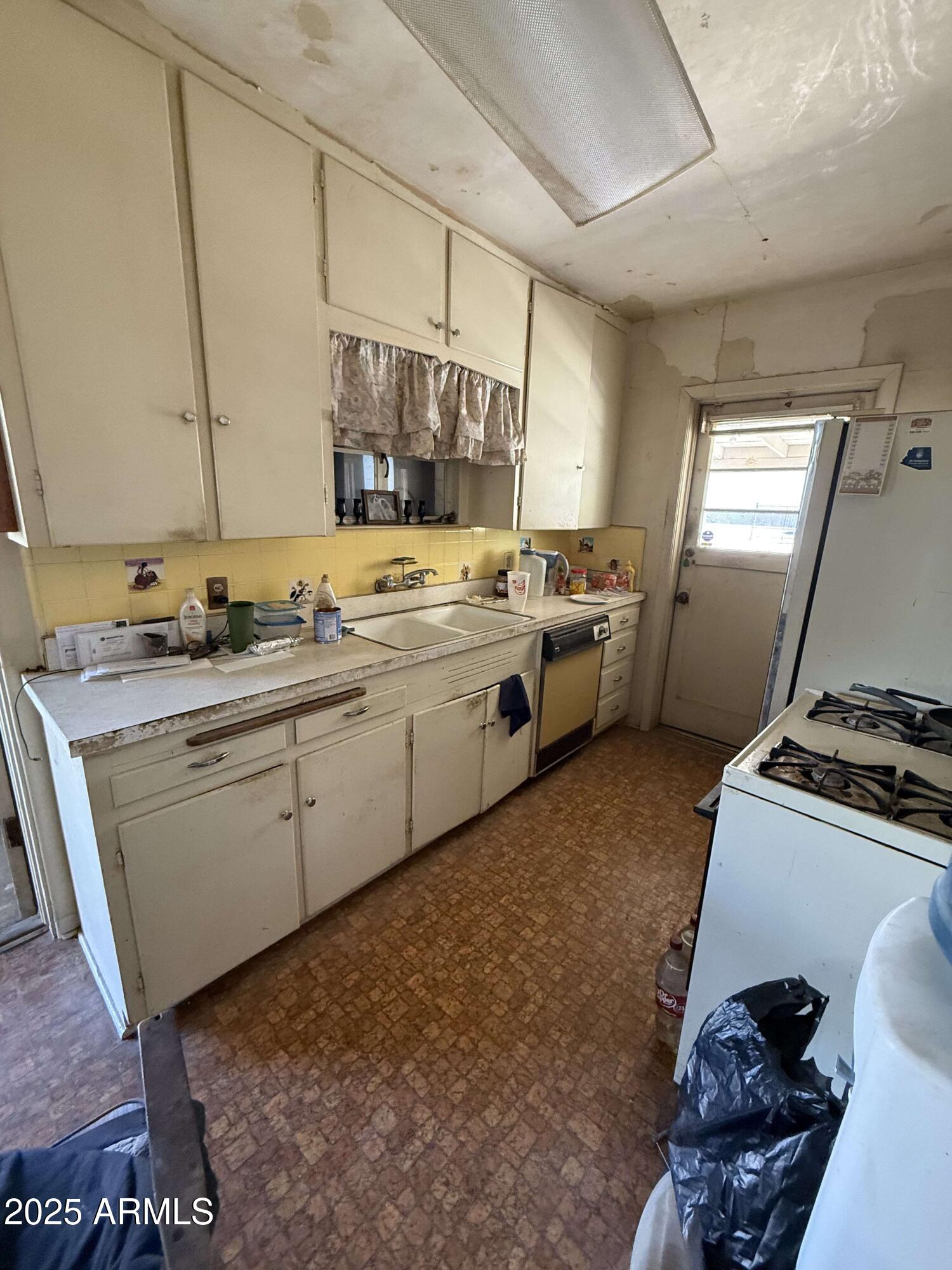 311 W 11TH Street