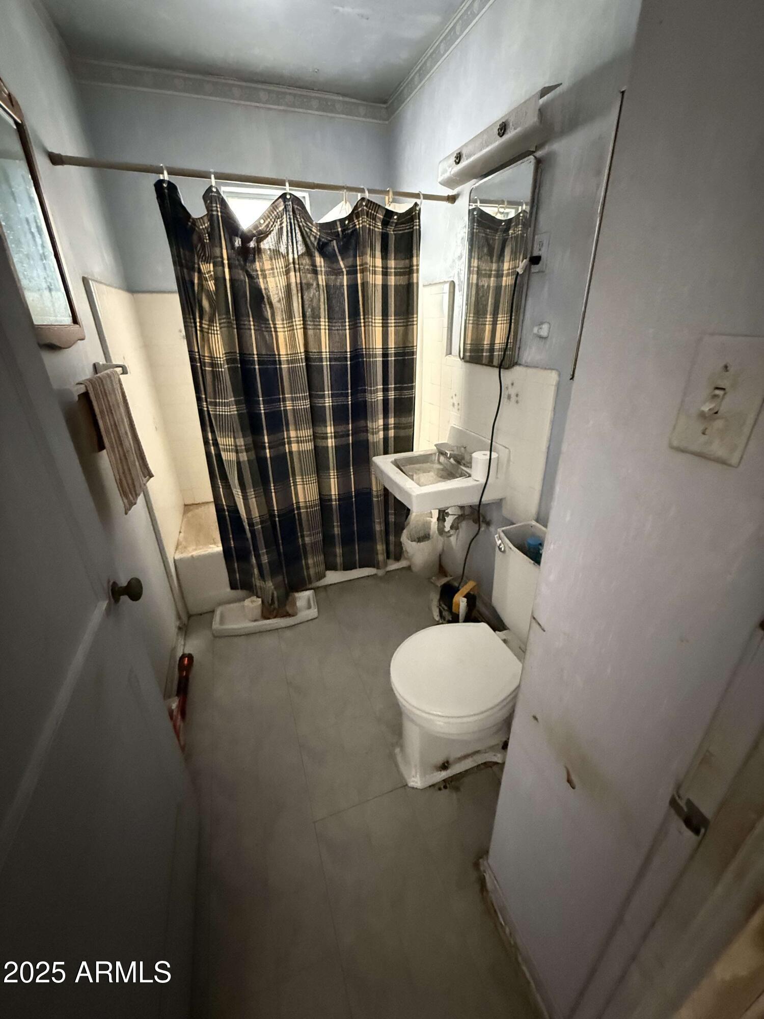 311 W 11TH Street