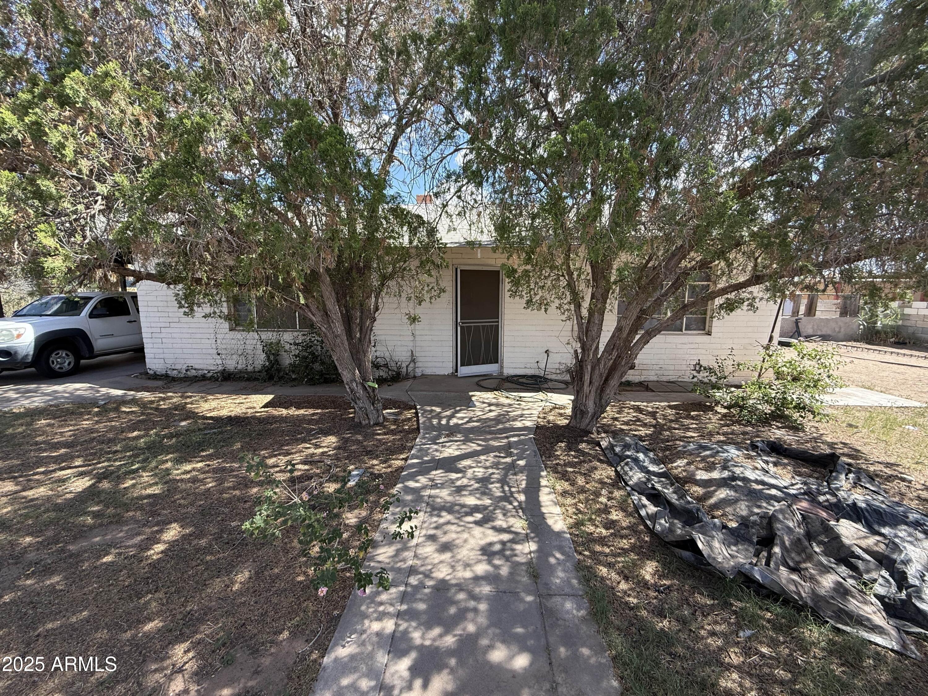 311 W 11TH Street