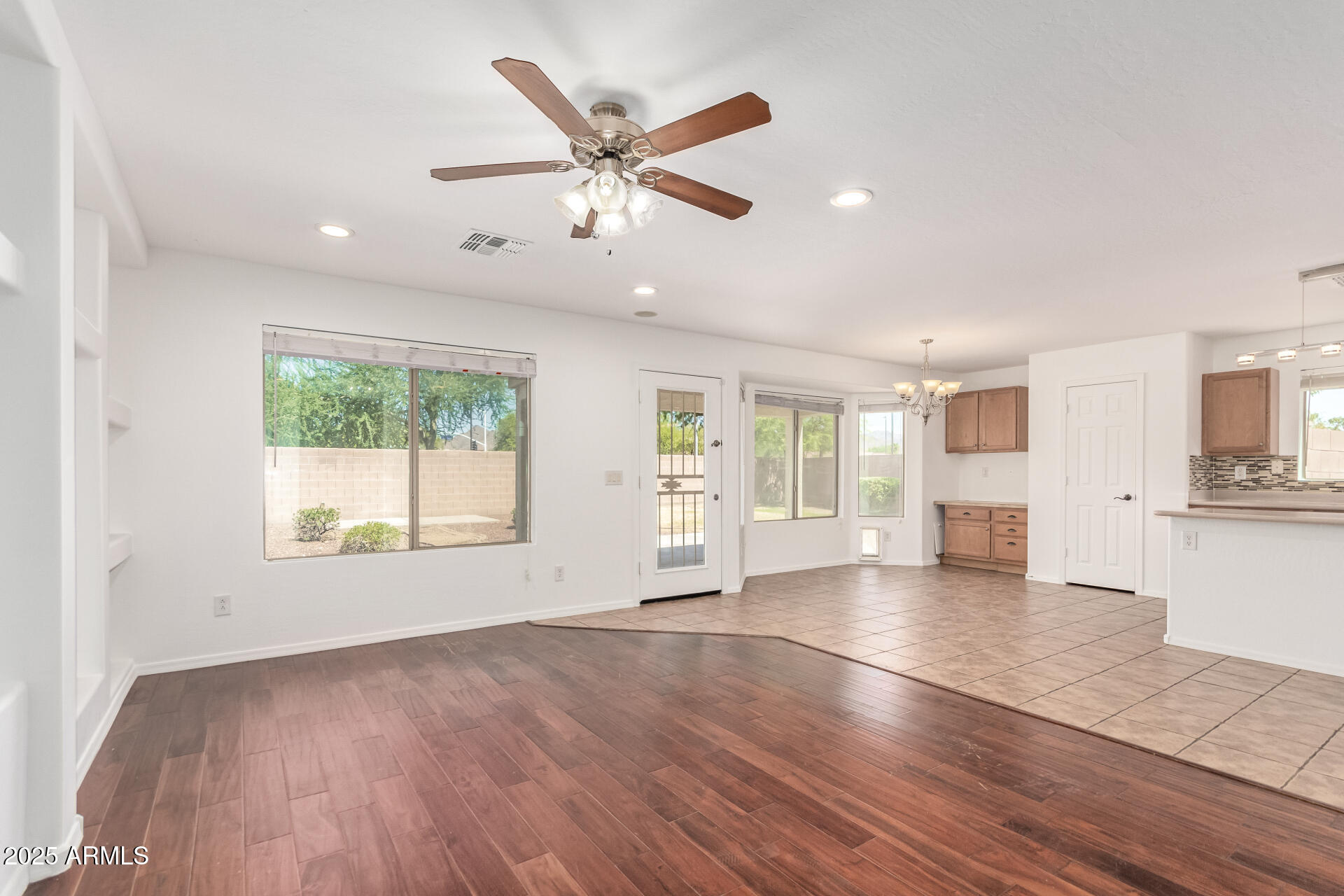 23242 W YAVAPAI Street