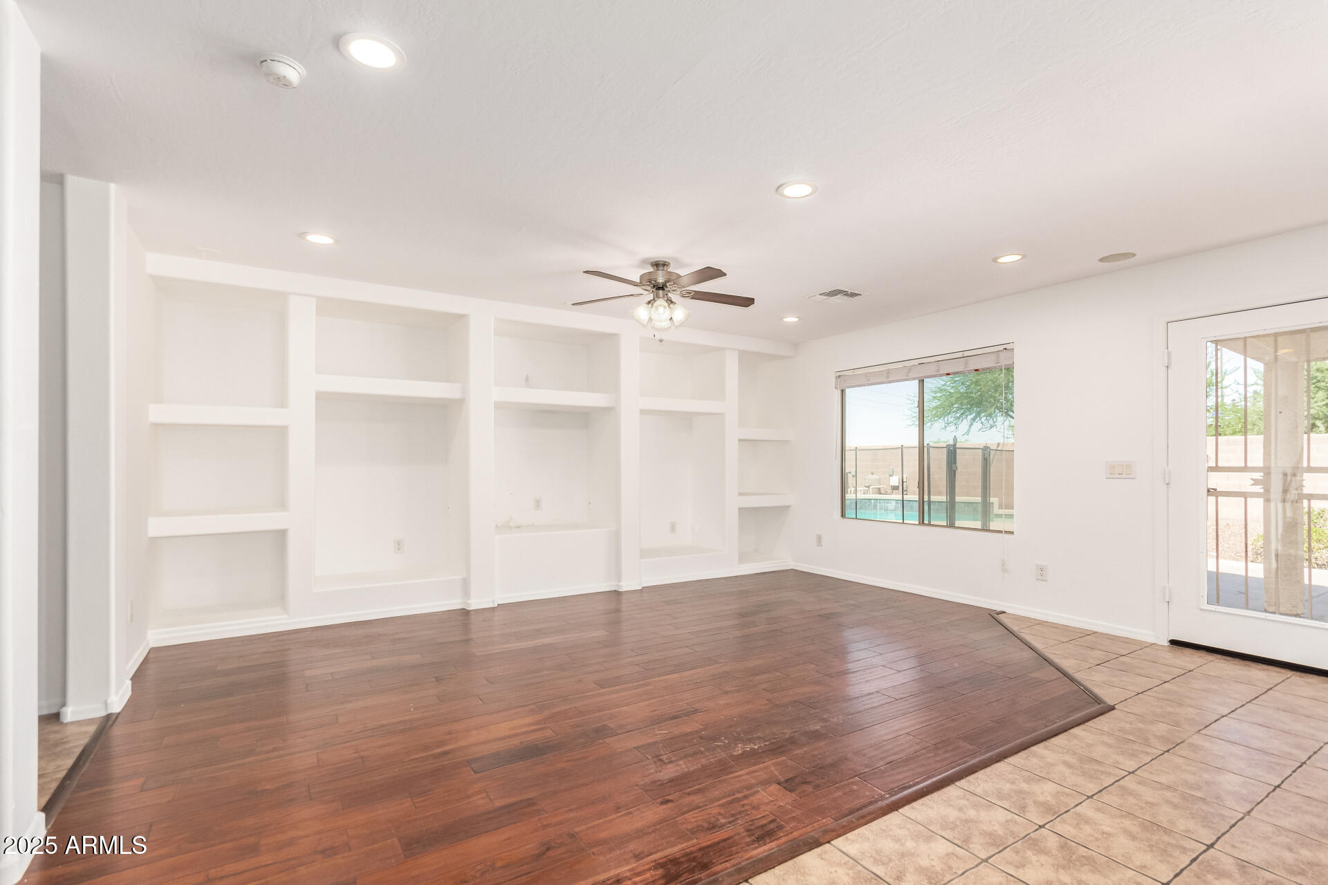 23242 W YAVAPAI Street