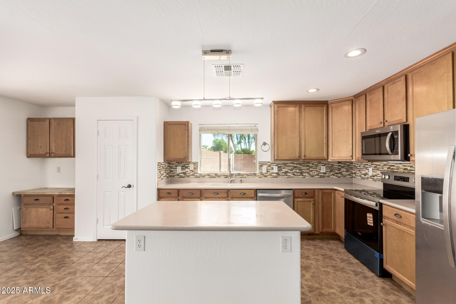 23242 W YAVAPAI Street