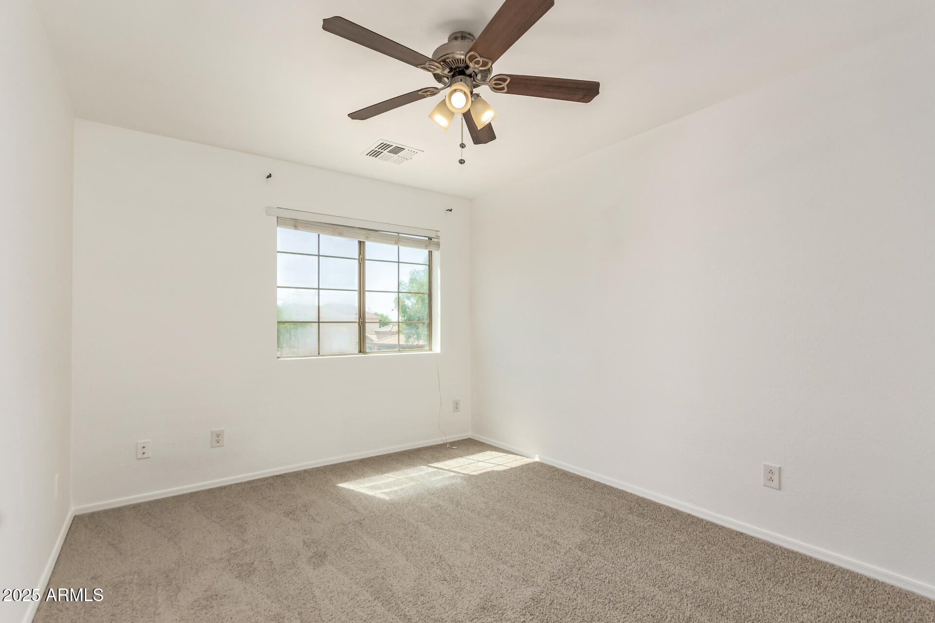 23242 W YAVAPAI Street