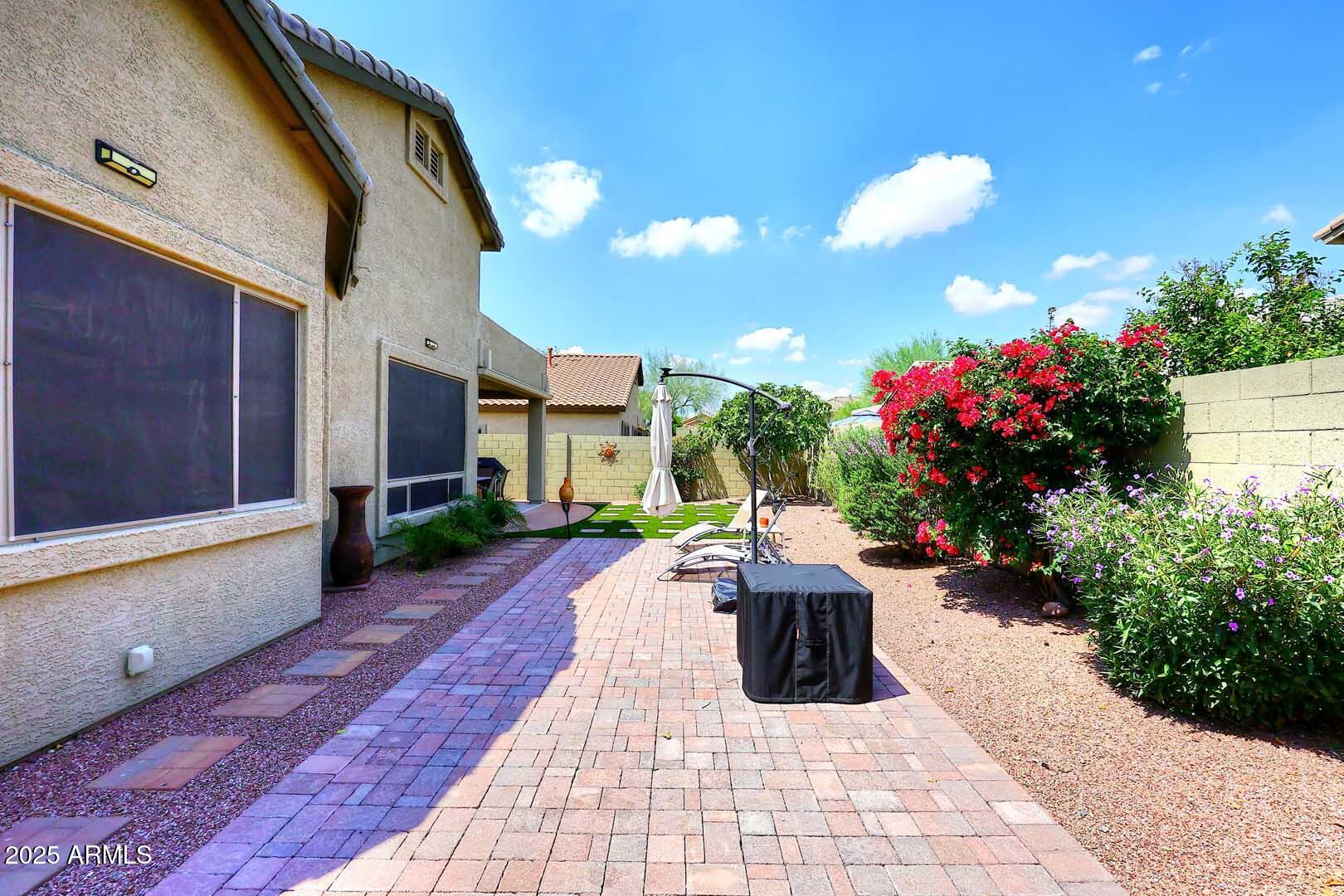3018 W LANGUID Lane