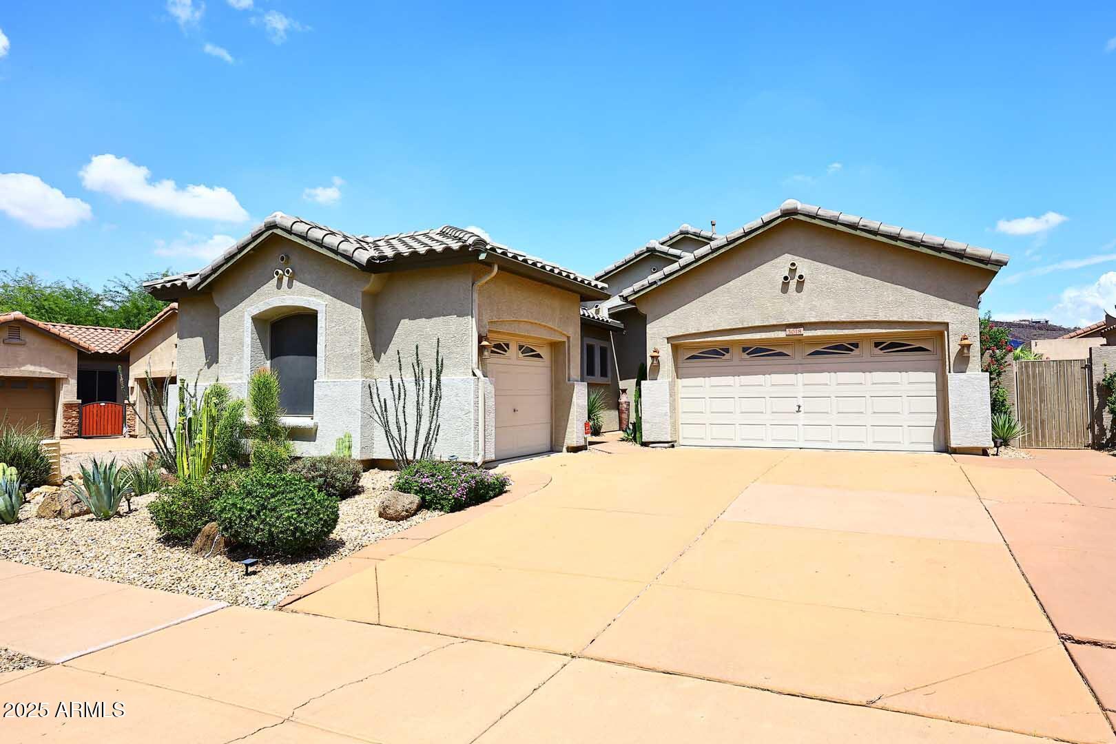 3018 W LANGUID Lane
