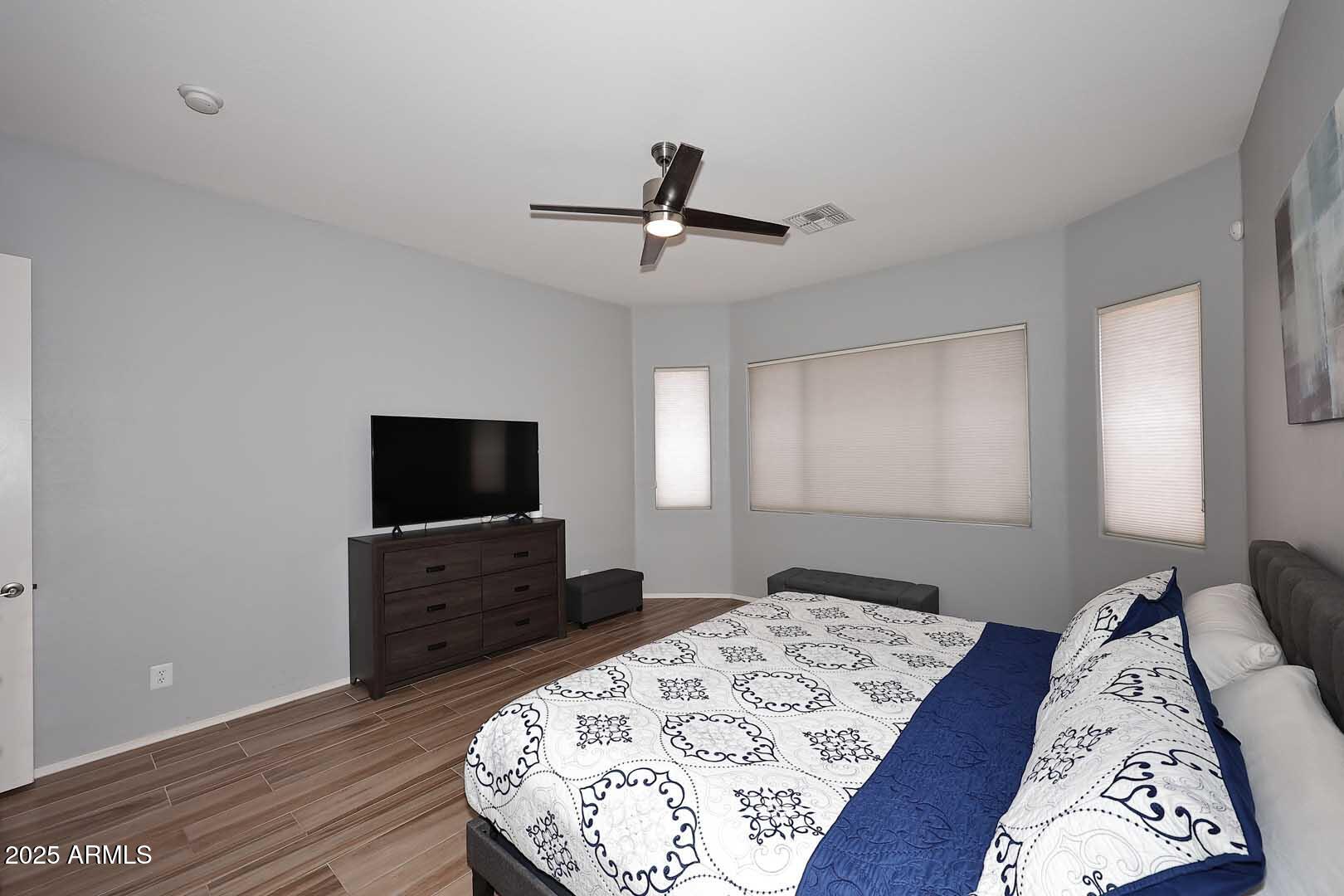 3018 W LANGUID Lane