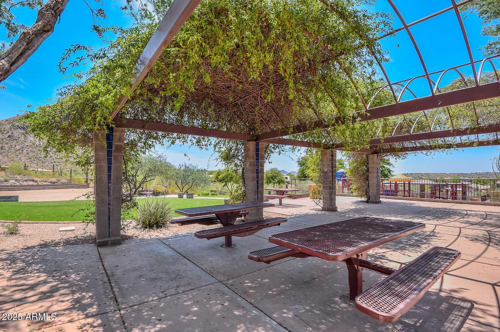 3018 W LANGUID Lane