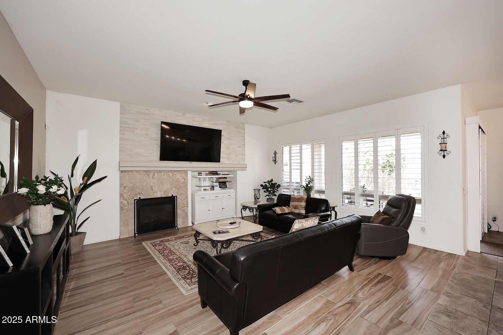 3018 W LANGUID Lane