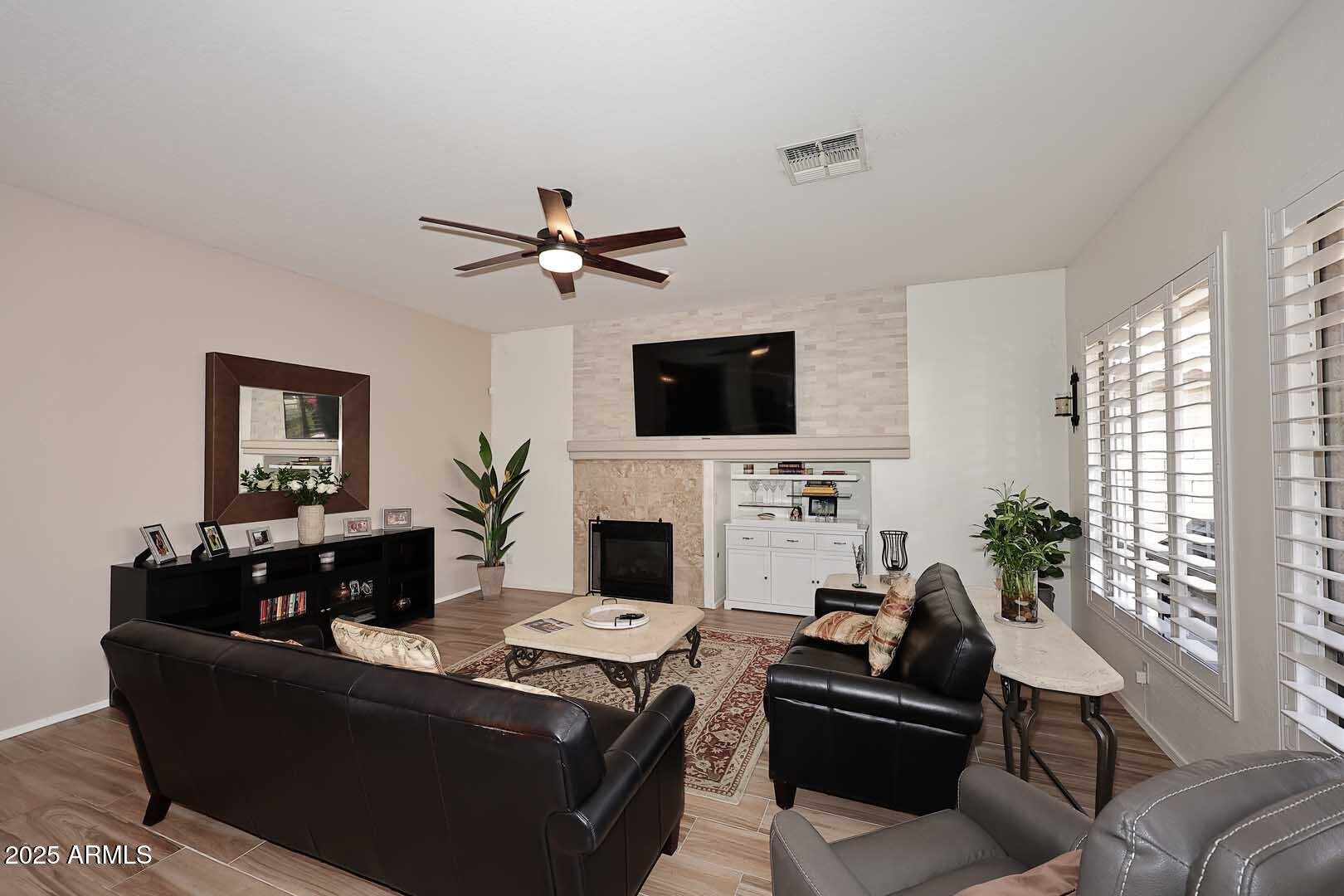 3018 W LANGUID Lane