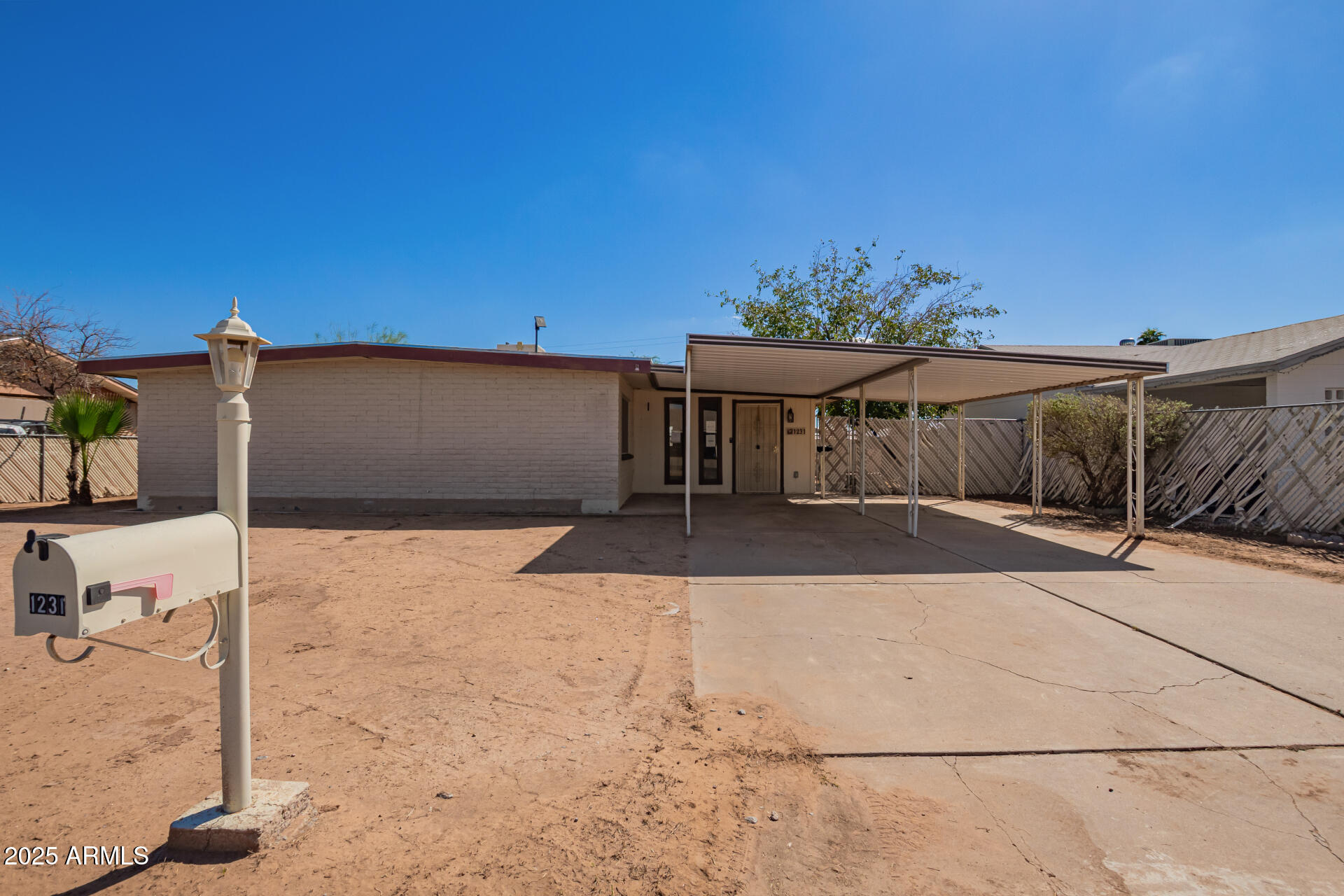 1231 E AVILA Avenue