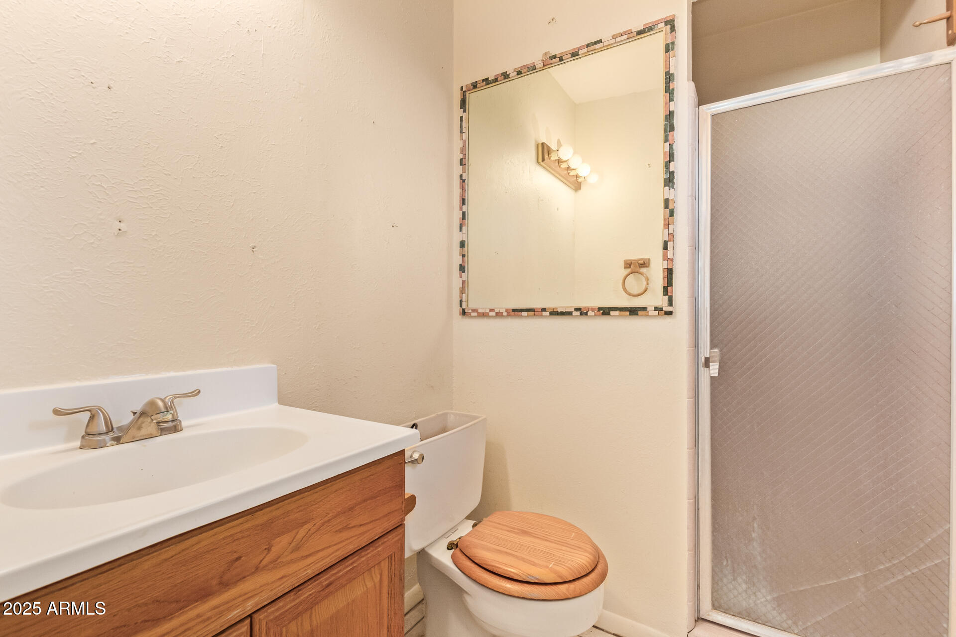 1231 E AVILA Avenue