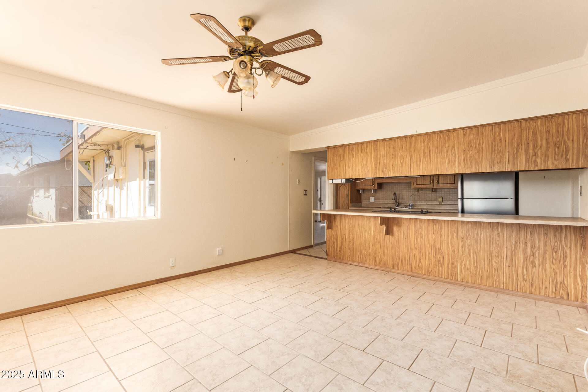 1231 E AVILA Avenue