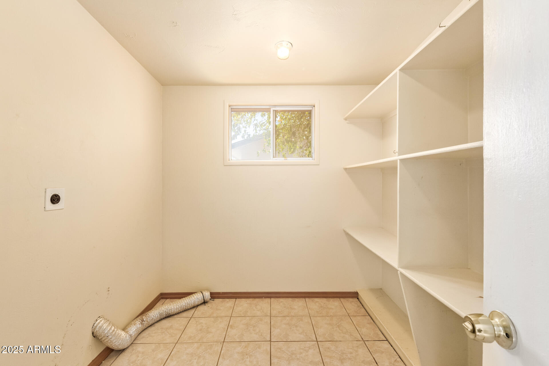 1231 E AVILA Avenue