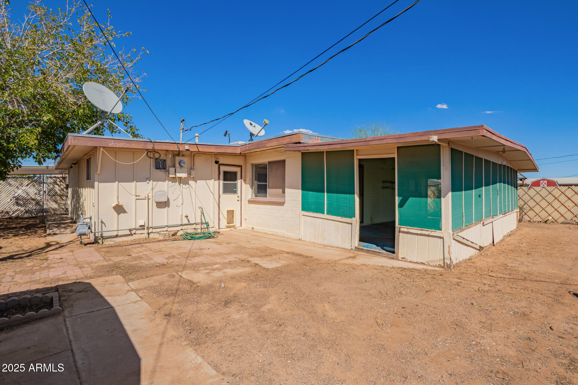 1231 E AVILA Avenue