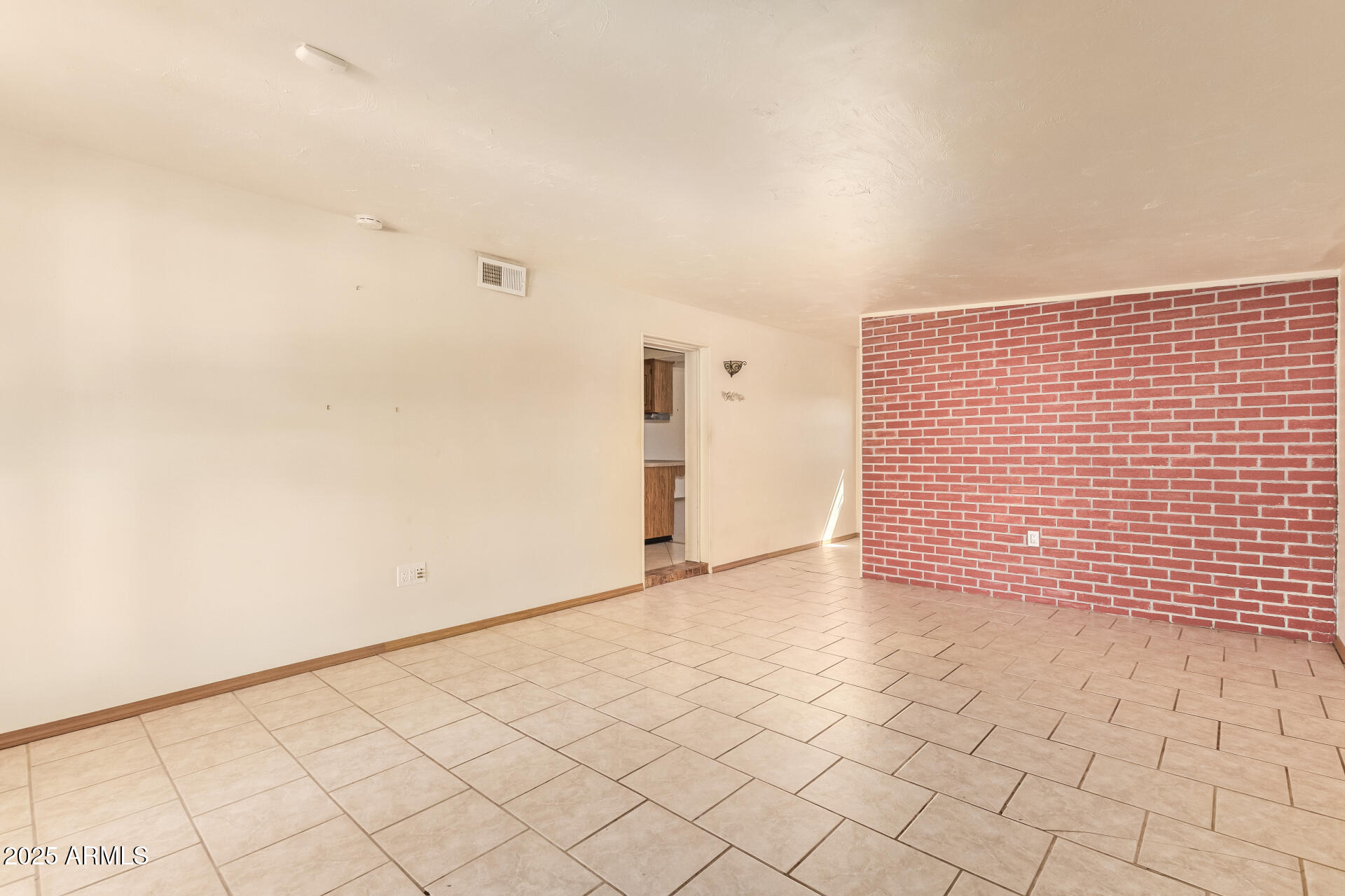 1231 E AVILA Avenue