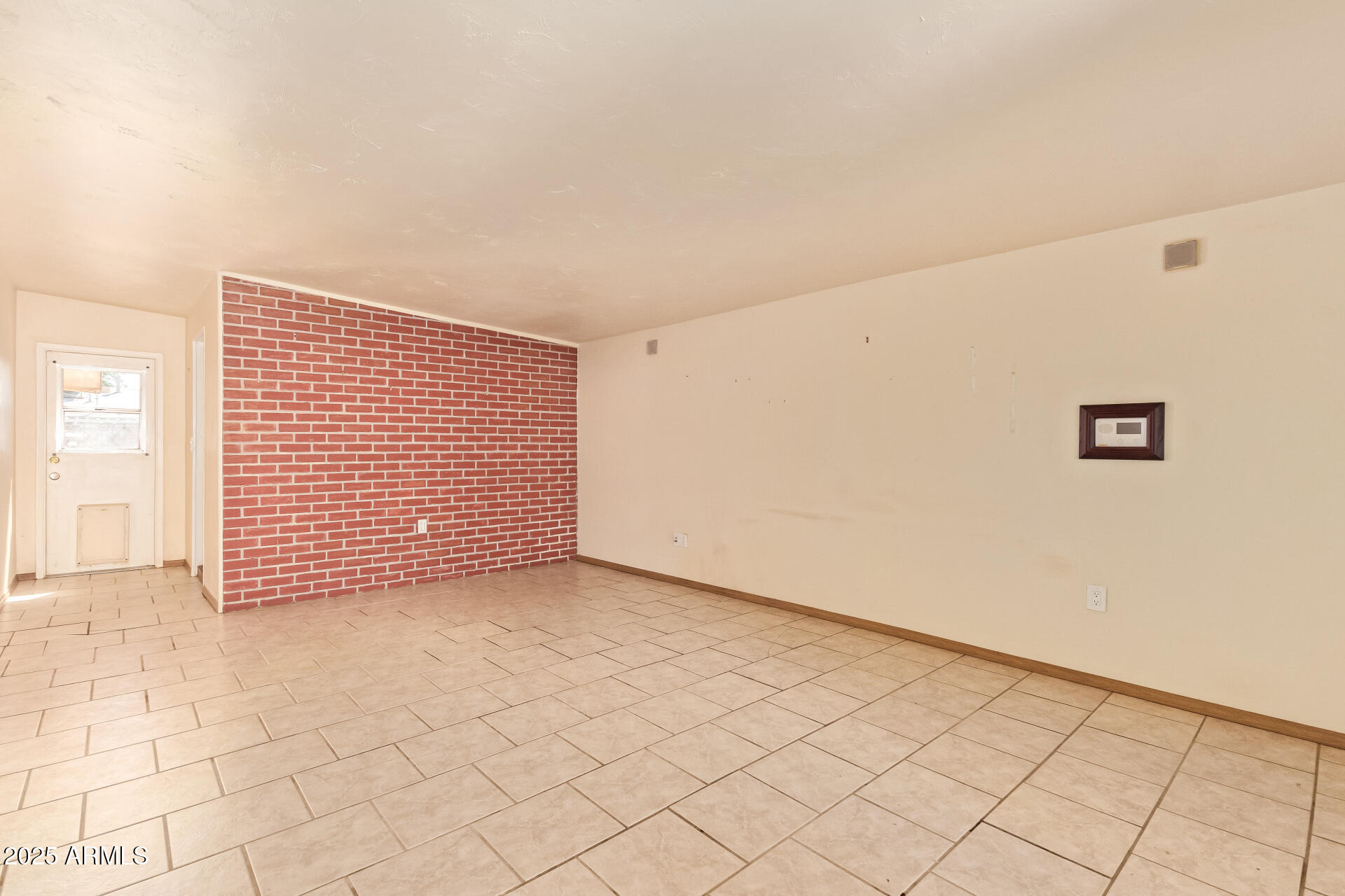 1231 E AVILA Avenue