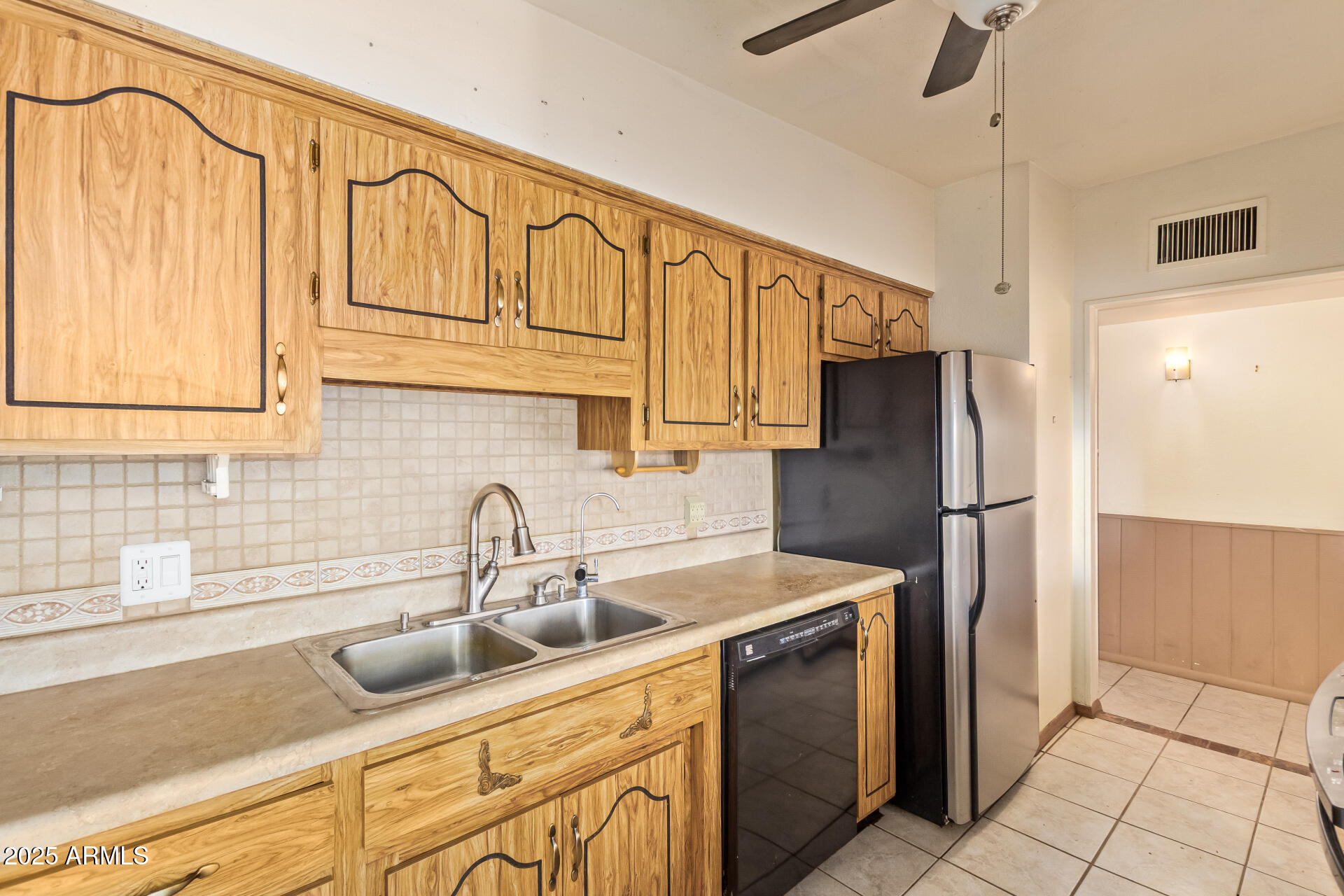 1231 E AVILA Avenue