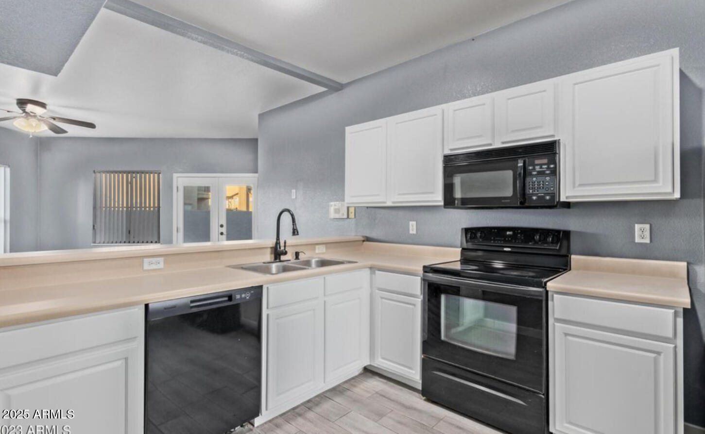 280 S ELIZABETH Way 14