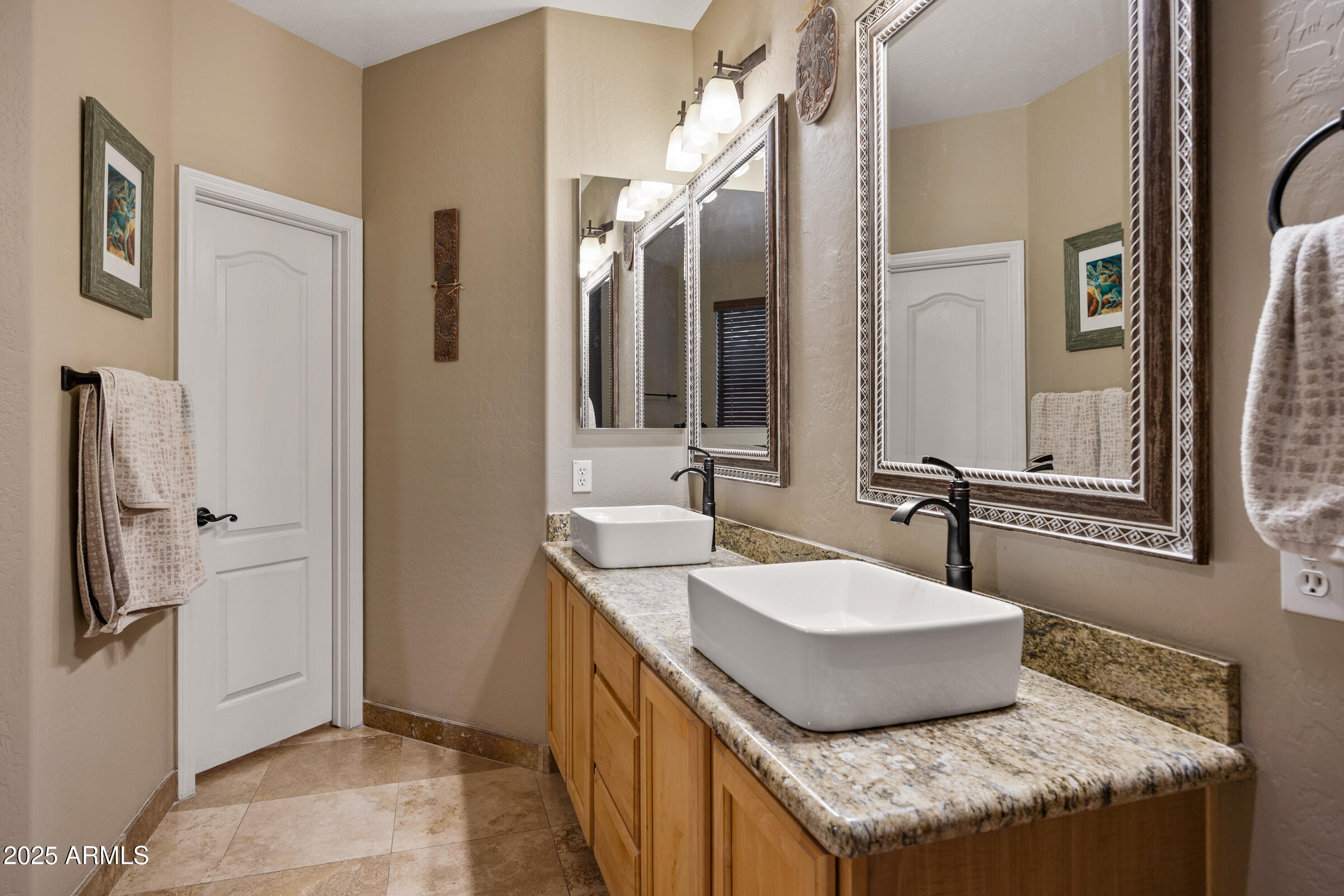 9811 N DESERT ROSE Drive