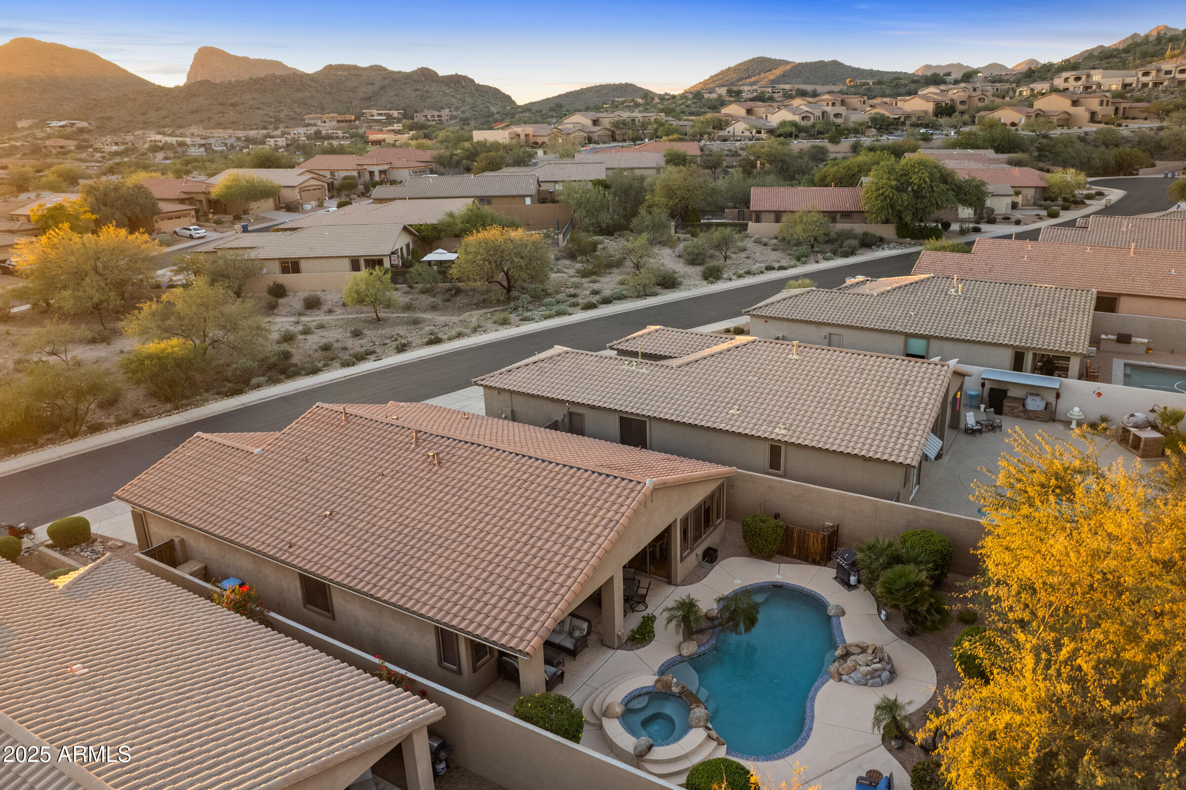 9811 N DESERT ROSE Drive