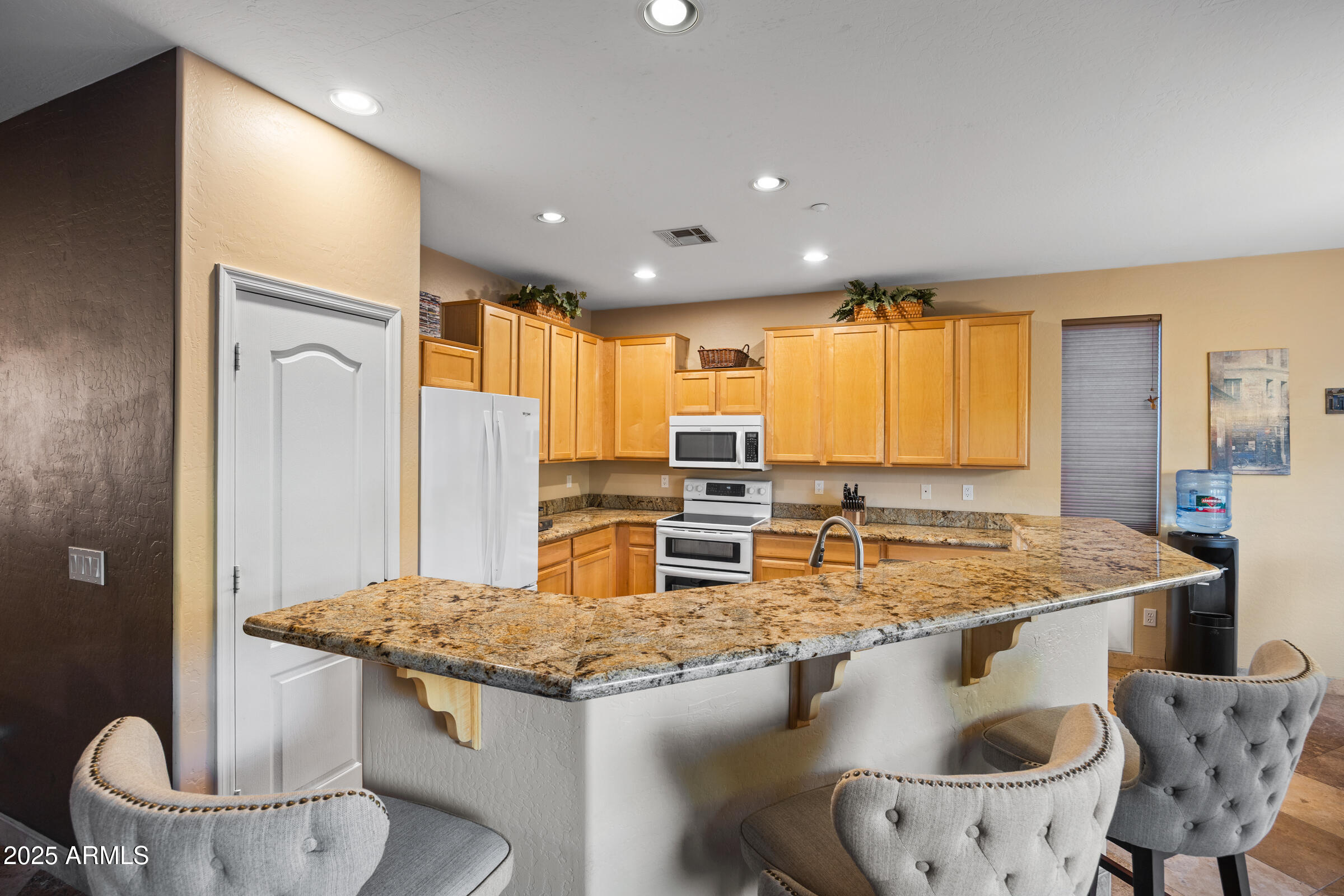 9811 N DESERT ROSE Drive