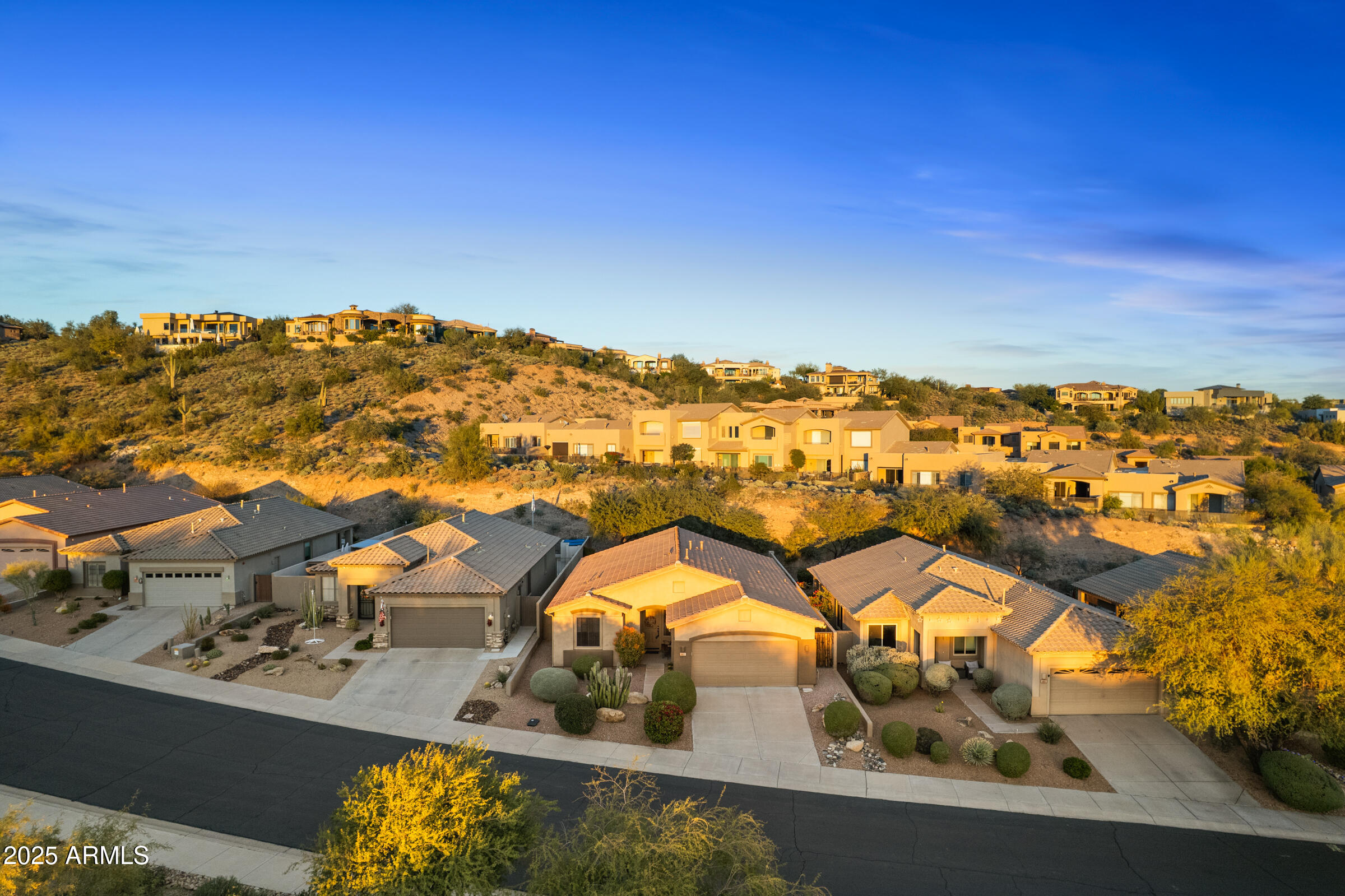 9811 N DESERT ROSE Drive