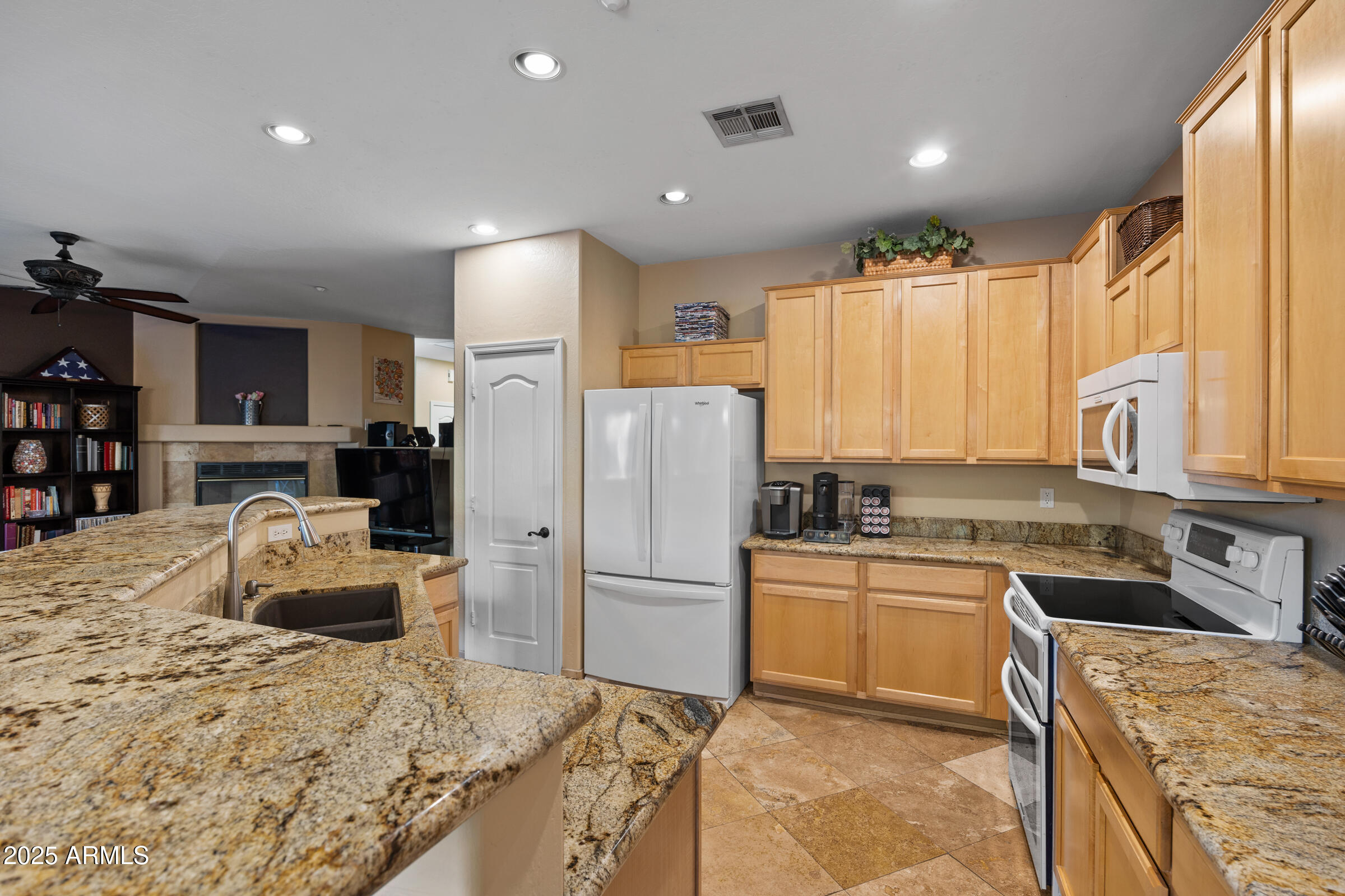 9811 N DESERT ROSE Drive