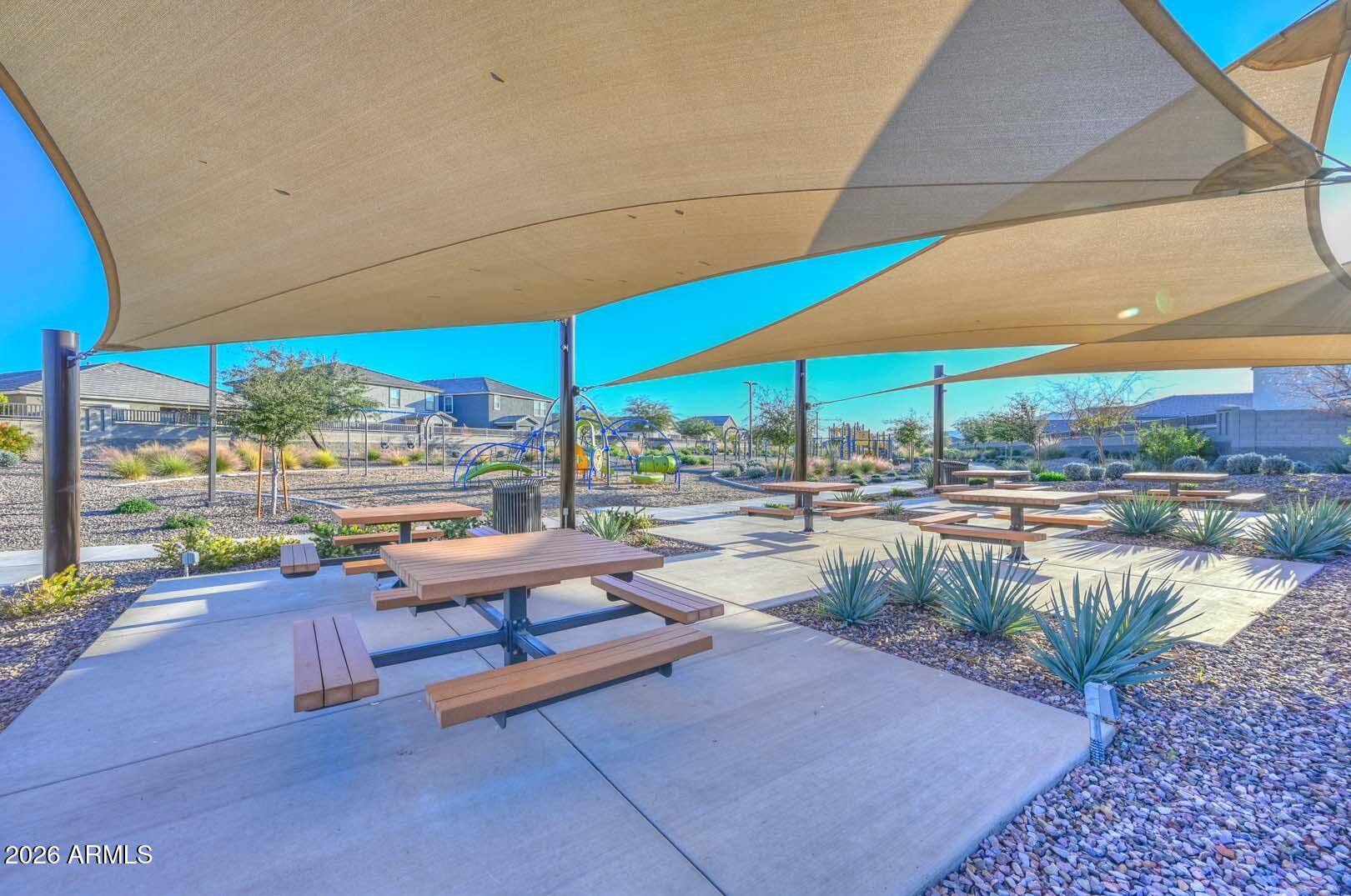5531 W Willow Ridge Drive