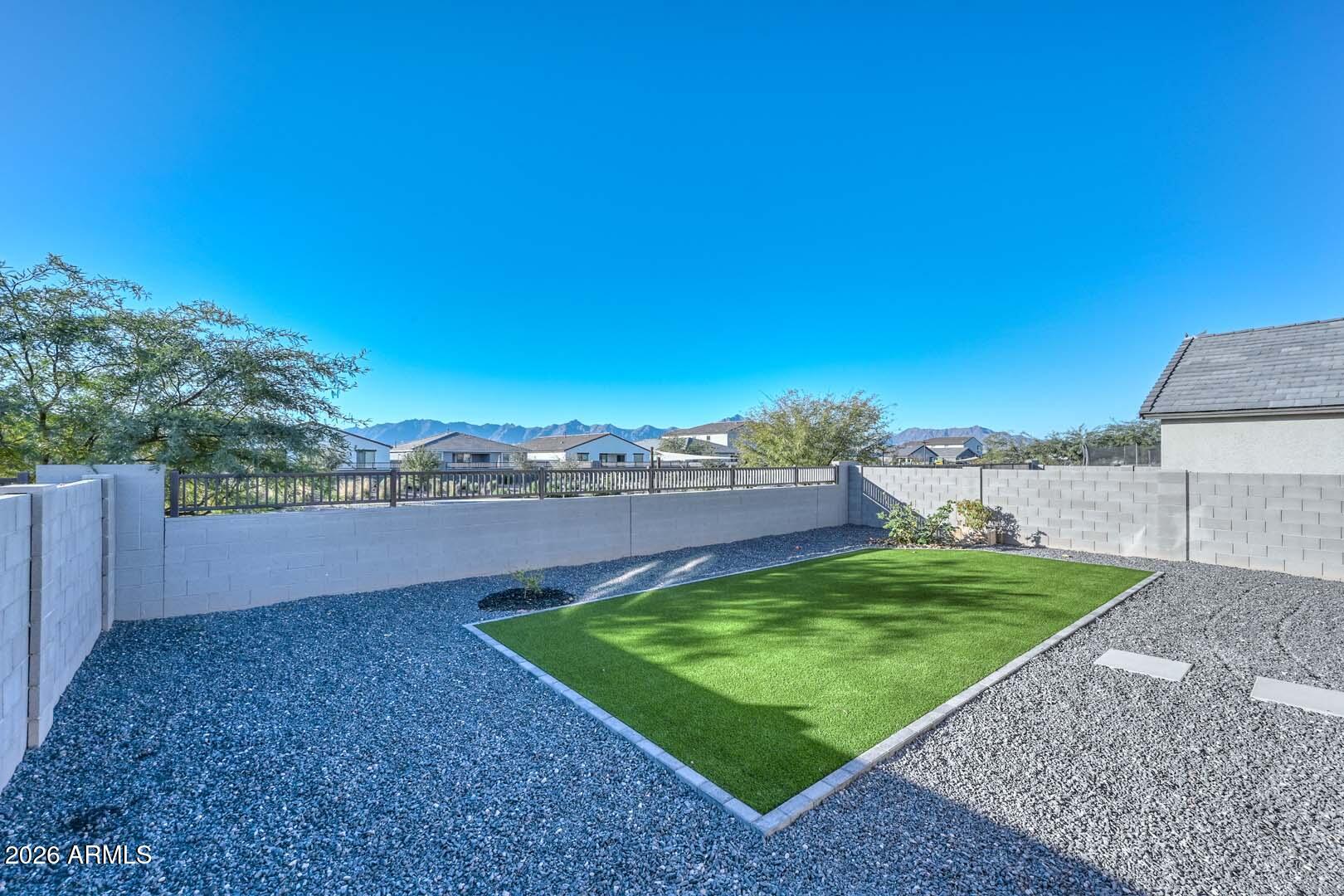 5531 W Willow Ridge Drive
