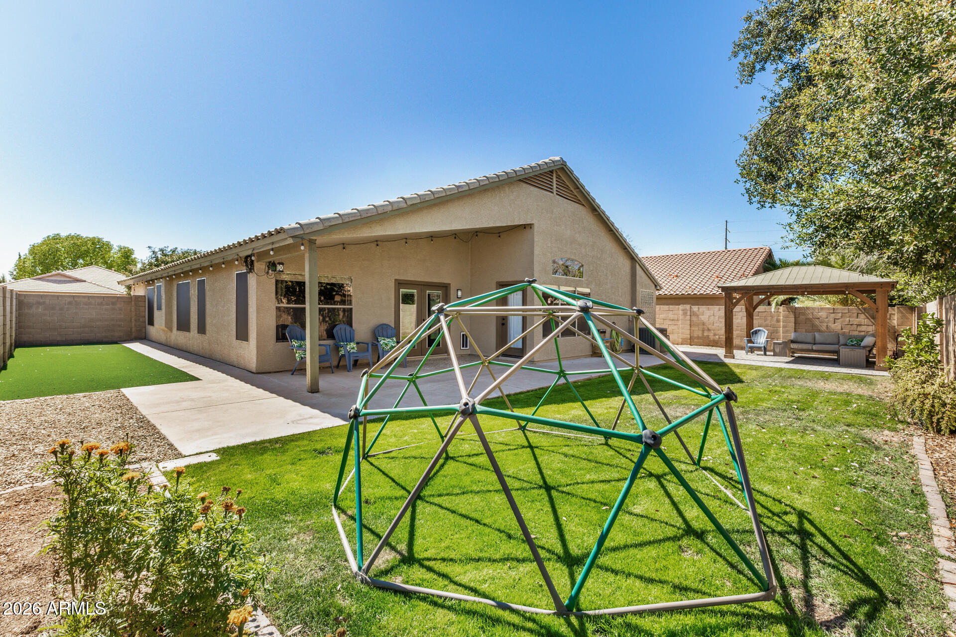1634 E CARLA VISTA Drive
