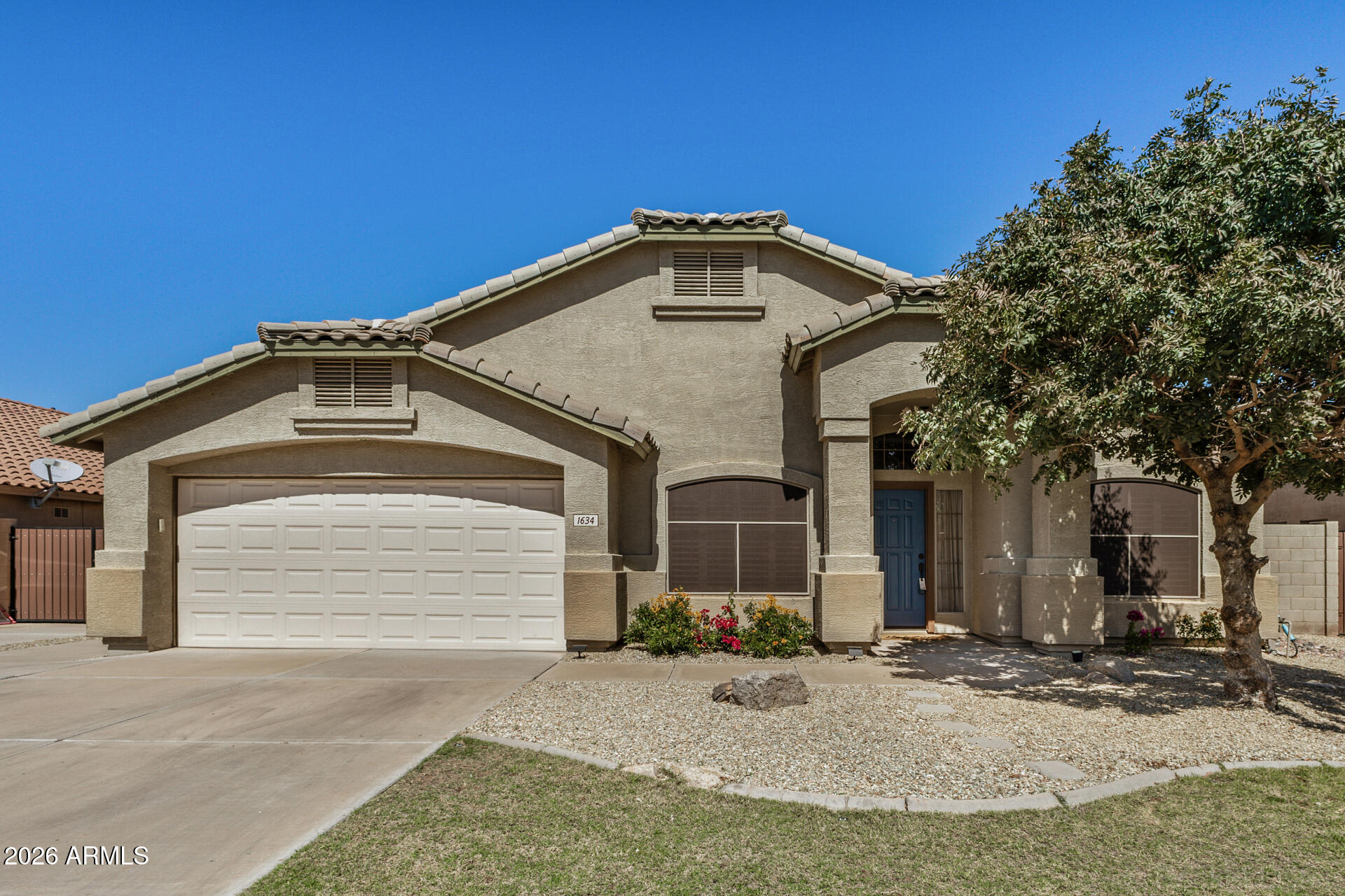 1634 E CARLA VISTA Drive